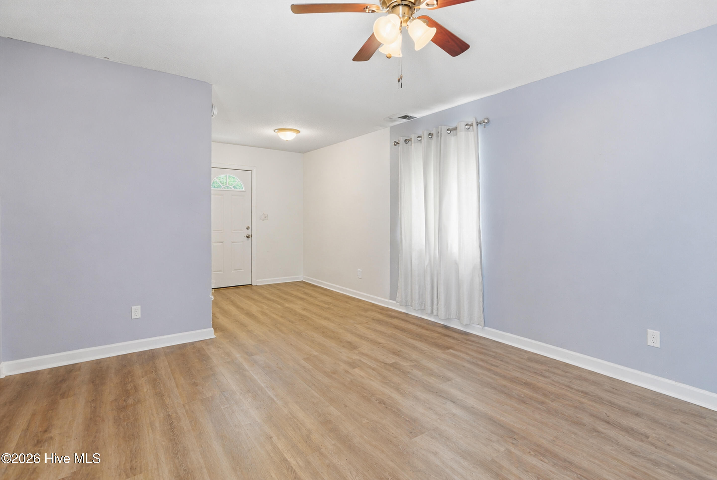 100568677 | Photo 20