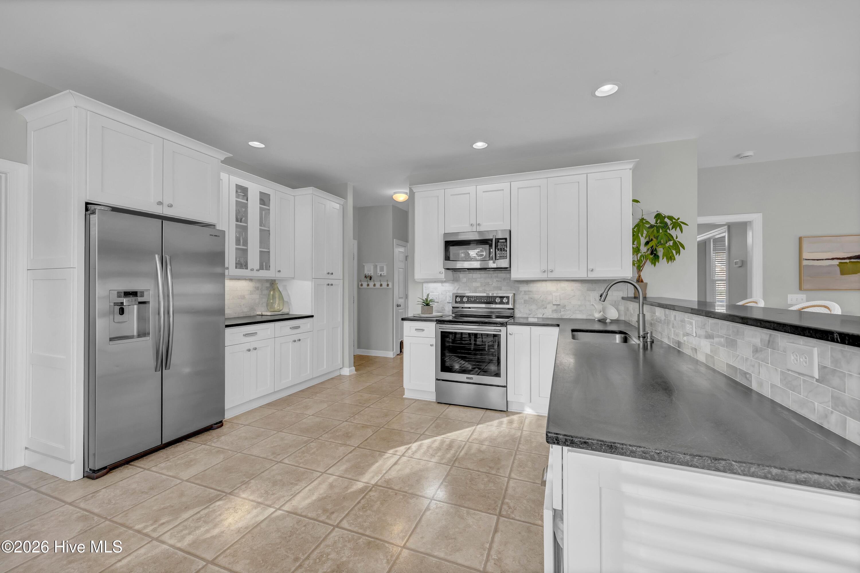 100561567 | Photo 12