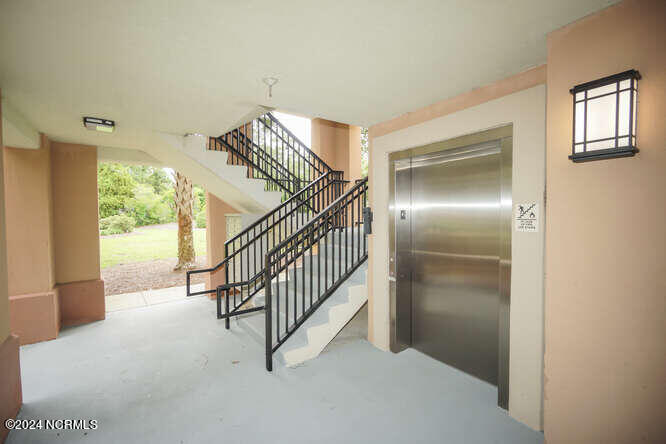 100558895 | Photo 50