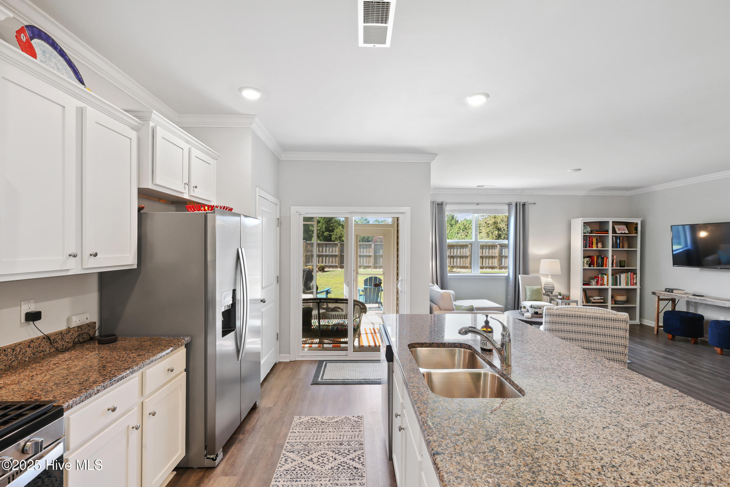 100529036 | Photo 11