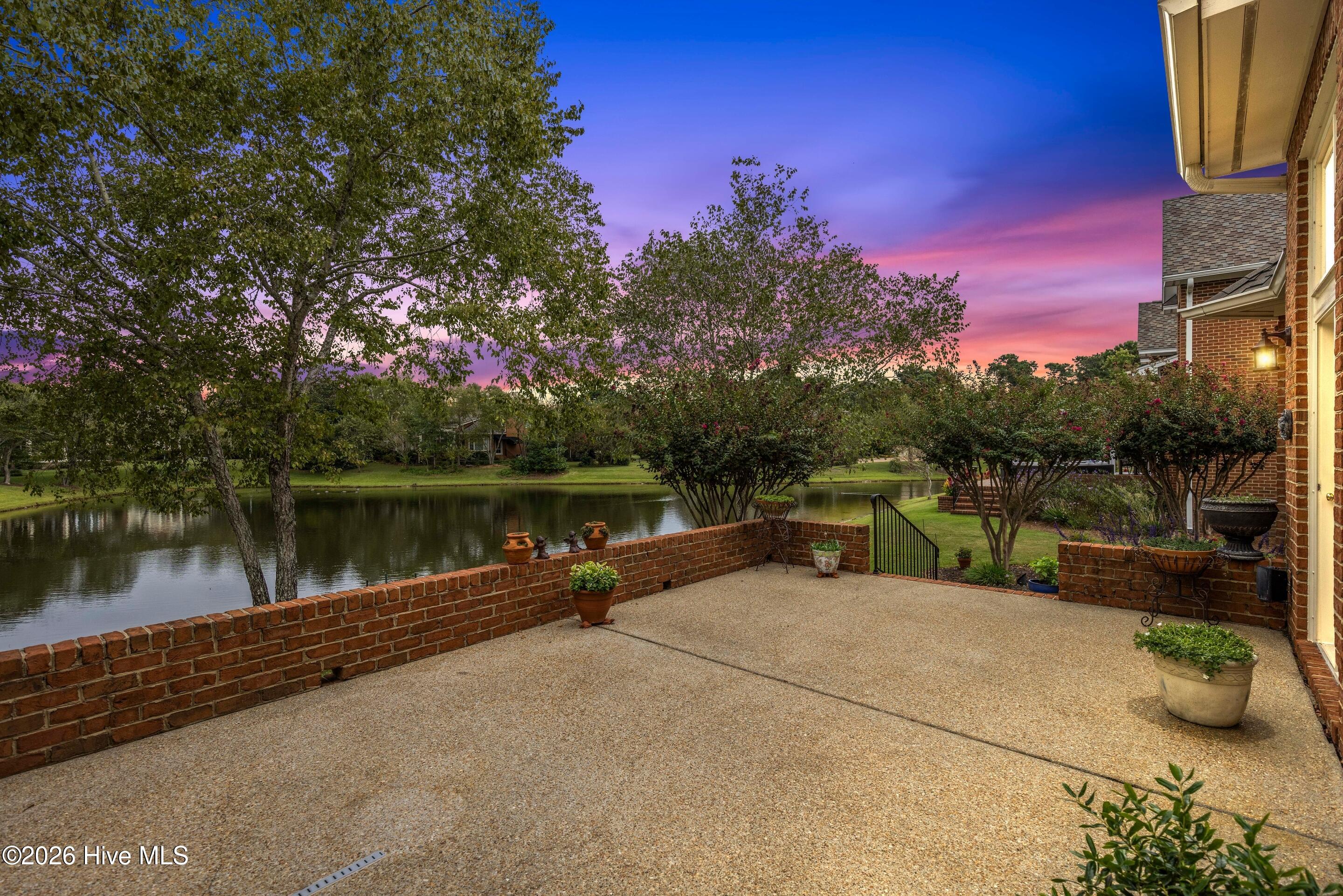 100562190 | Photo 11