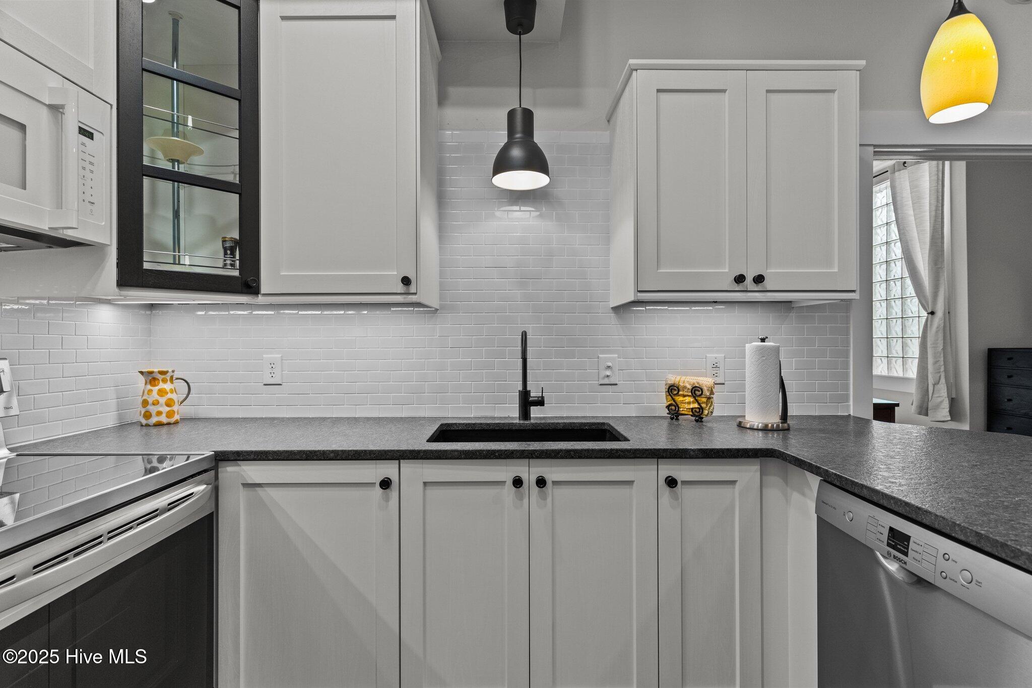 100543966 | Photo 11