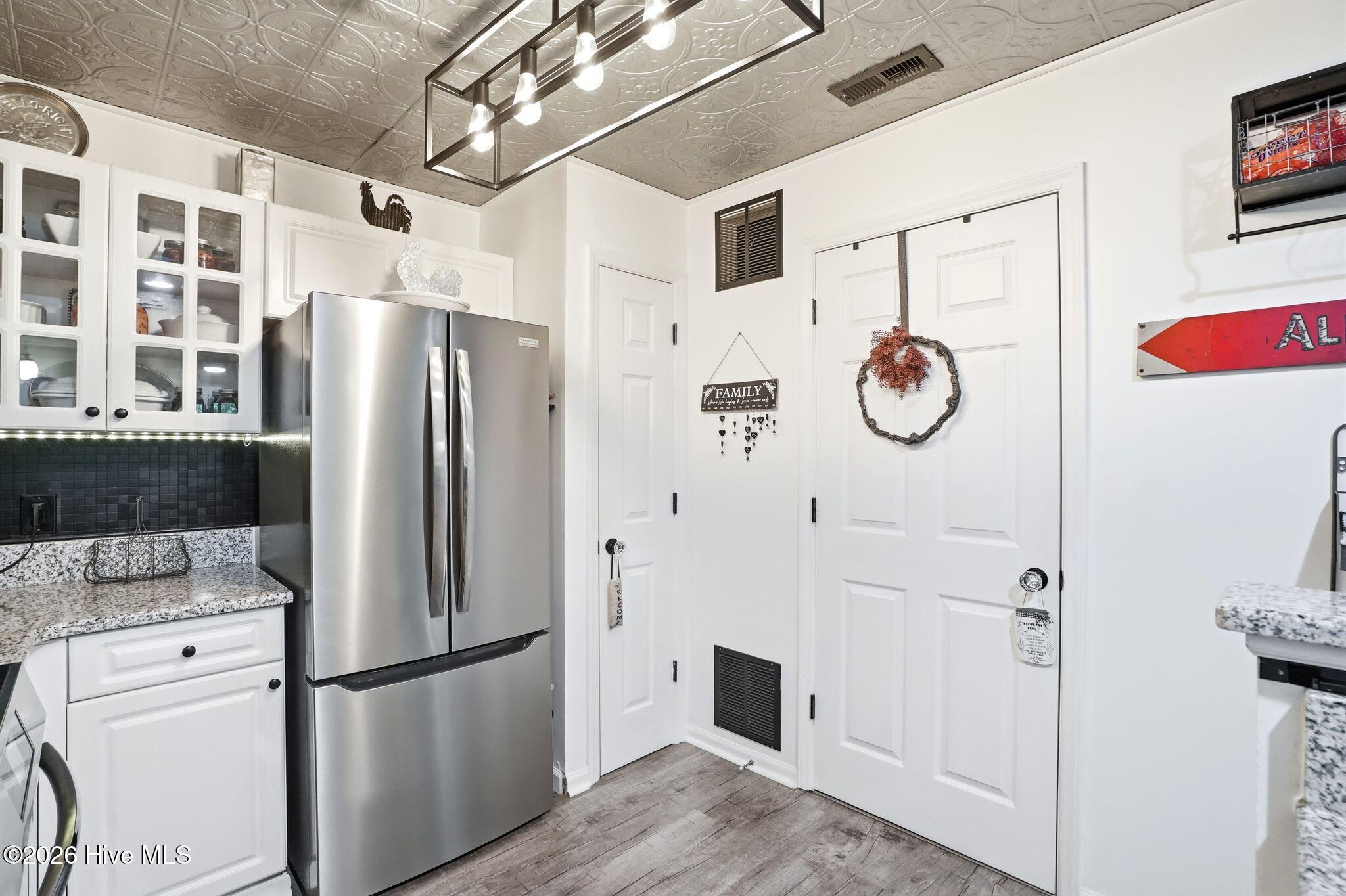 100566564 | Photo 19