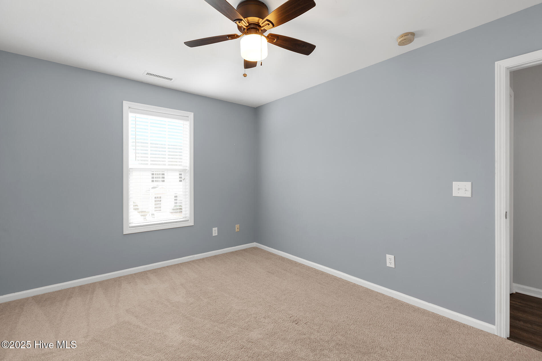 100526047 | Photo 26