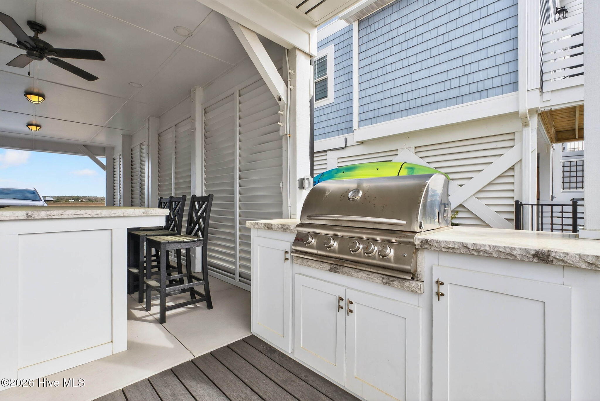 100561334 | Photo 70