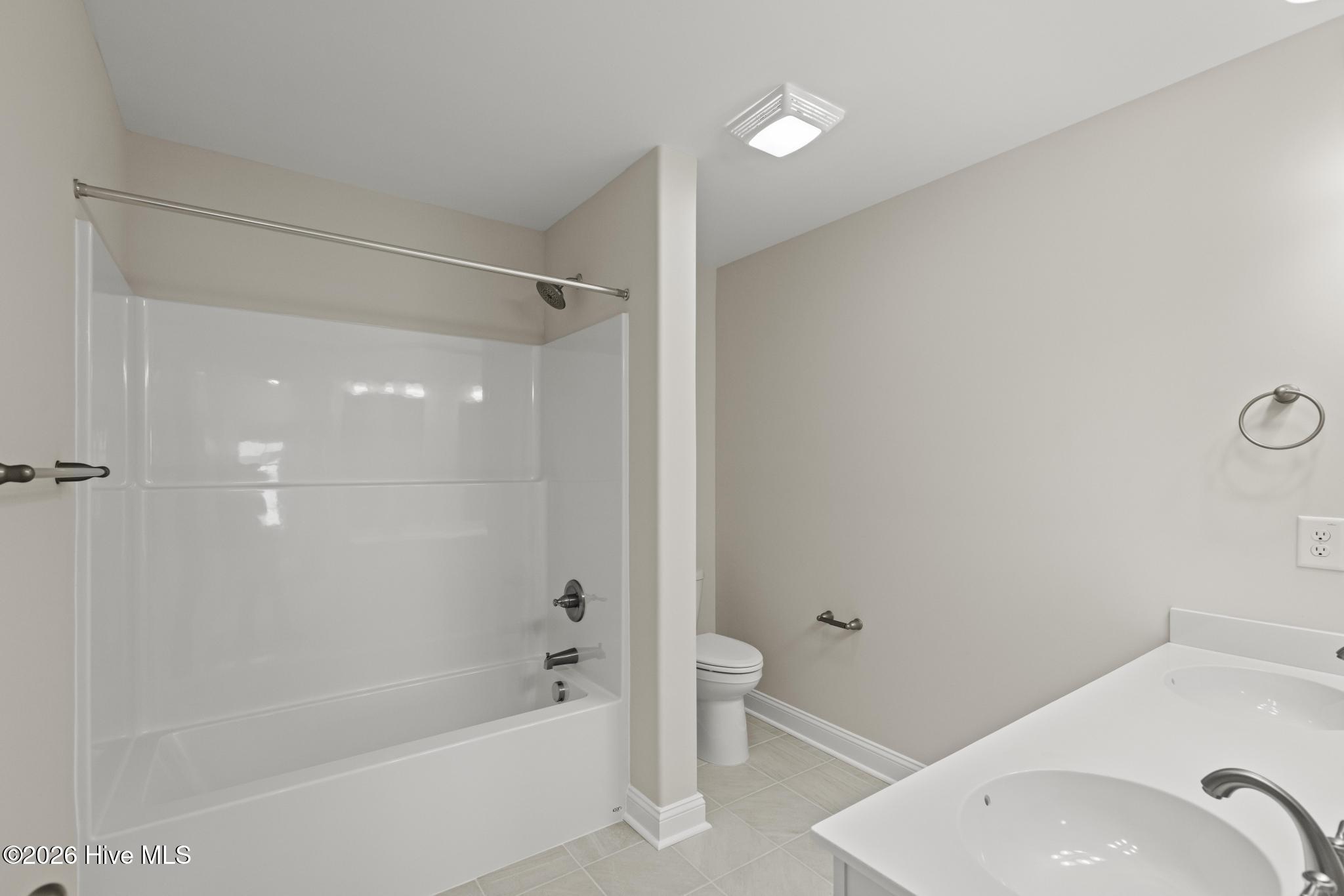 100519461 | Photo 24