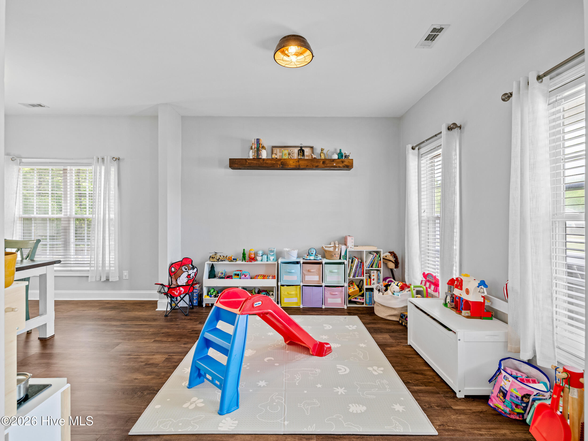 100566997 | Photo 12