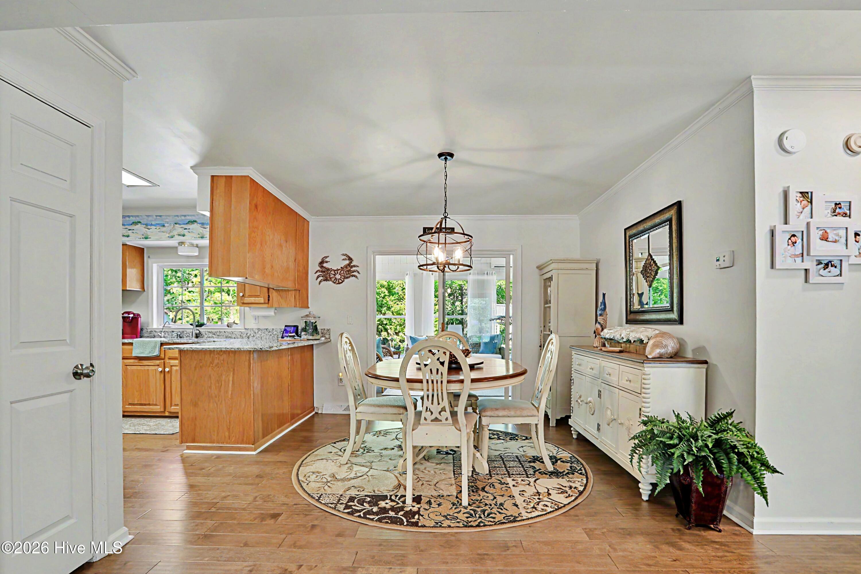 100570246 | Photo 10