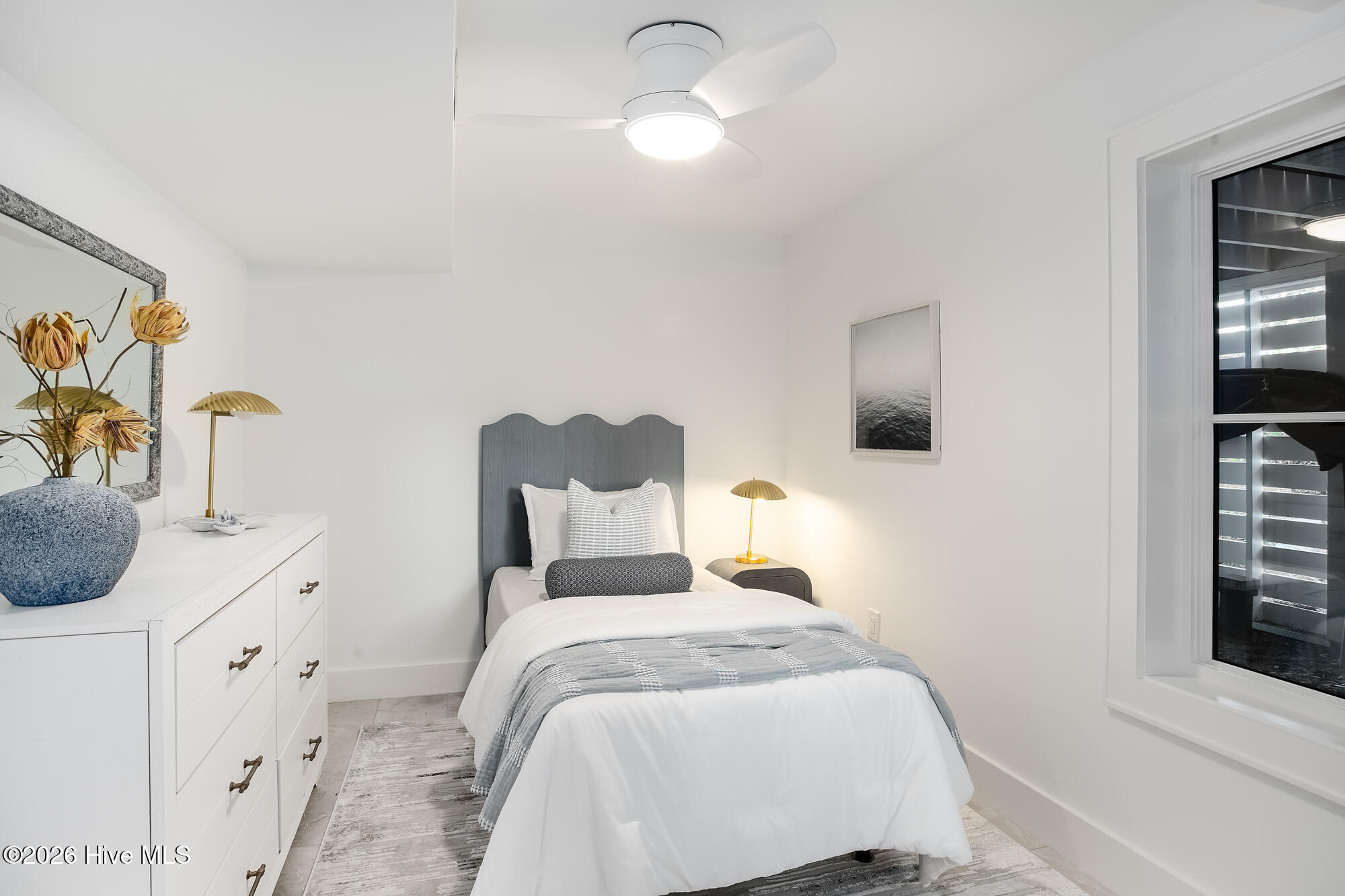 100550703 | Photo 51