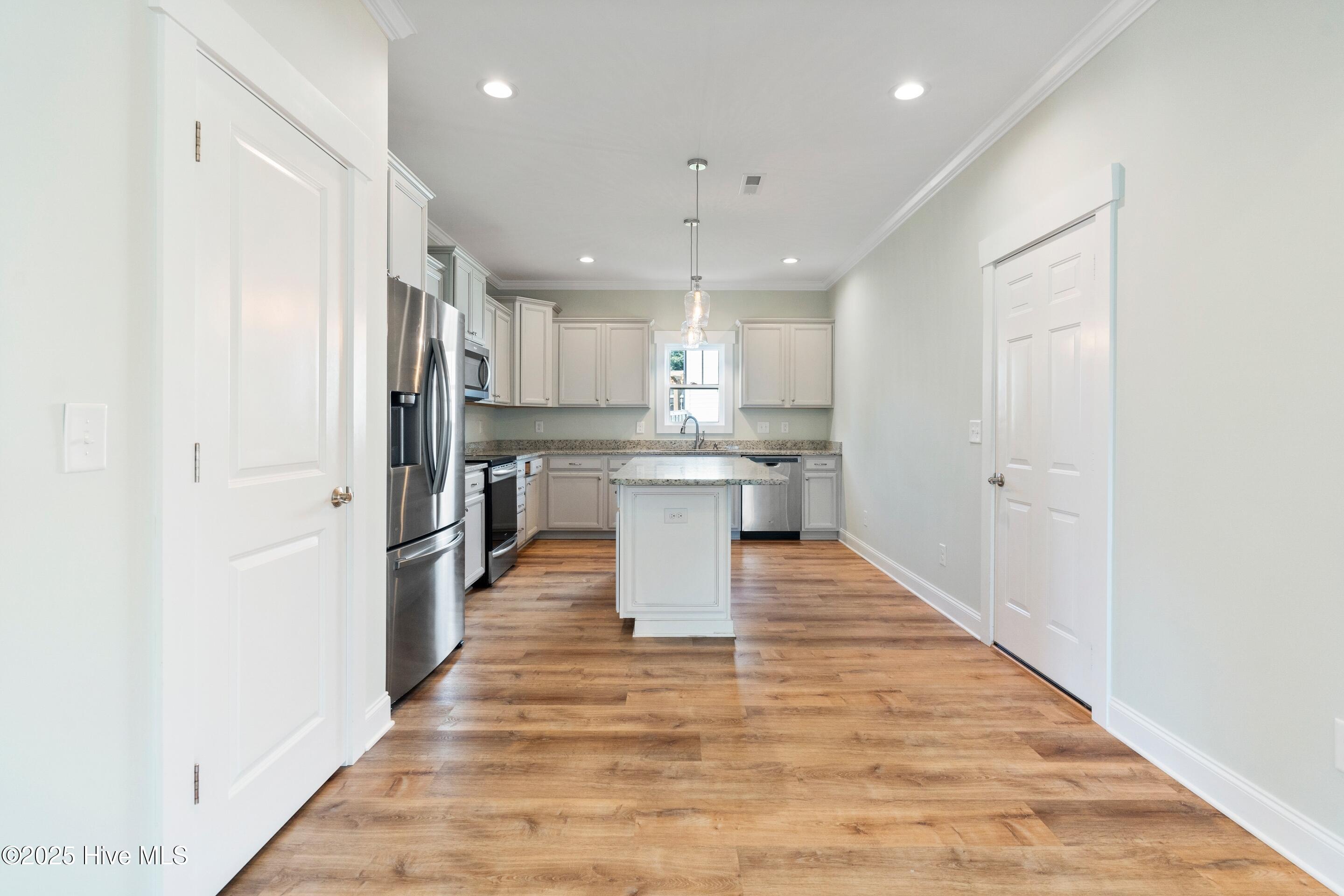 100527219 | Photo 14