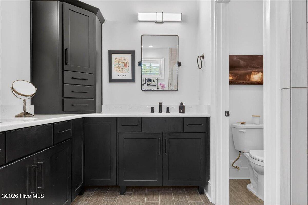 100548349 | Photo 46