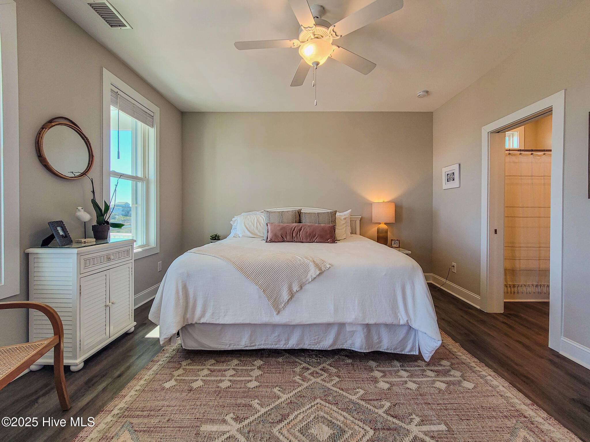 100540688 | Photo 24