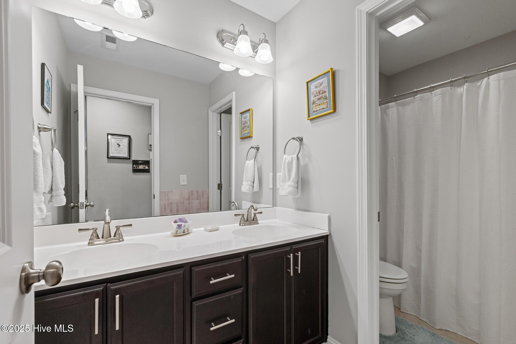 100528220 | Photo 33