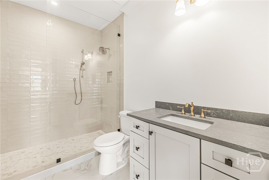 Guest Suite #2 ensuite bath.