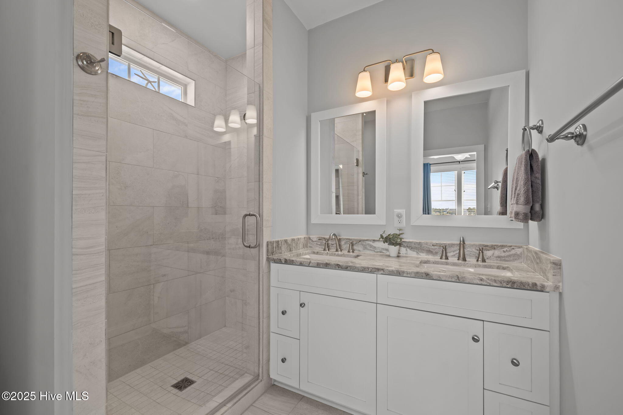 100541524 | Photo 17