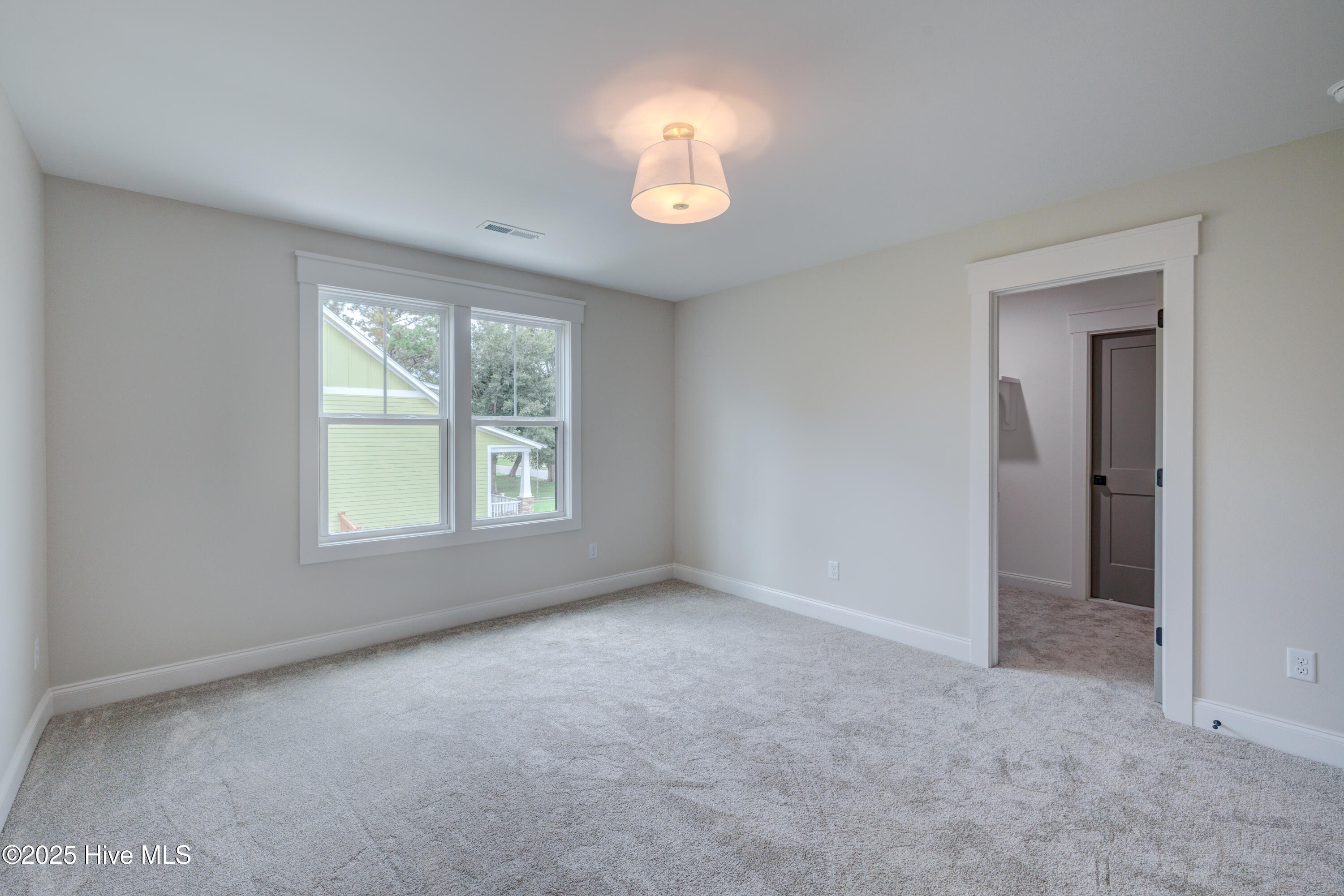 100526920 | Photo 22