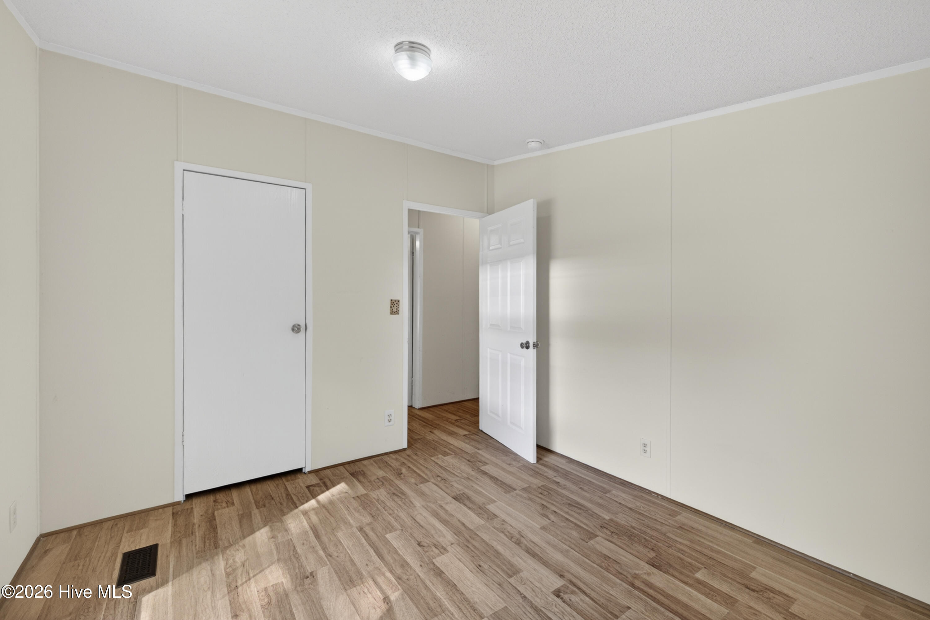 100566383 | Photo 21