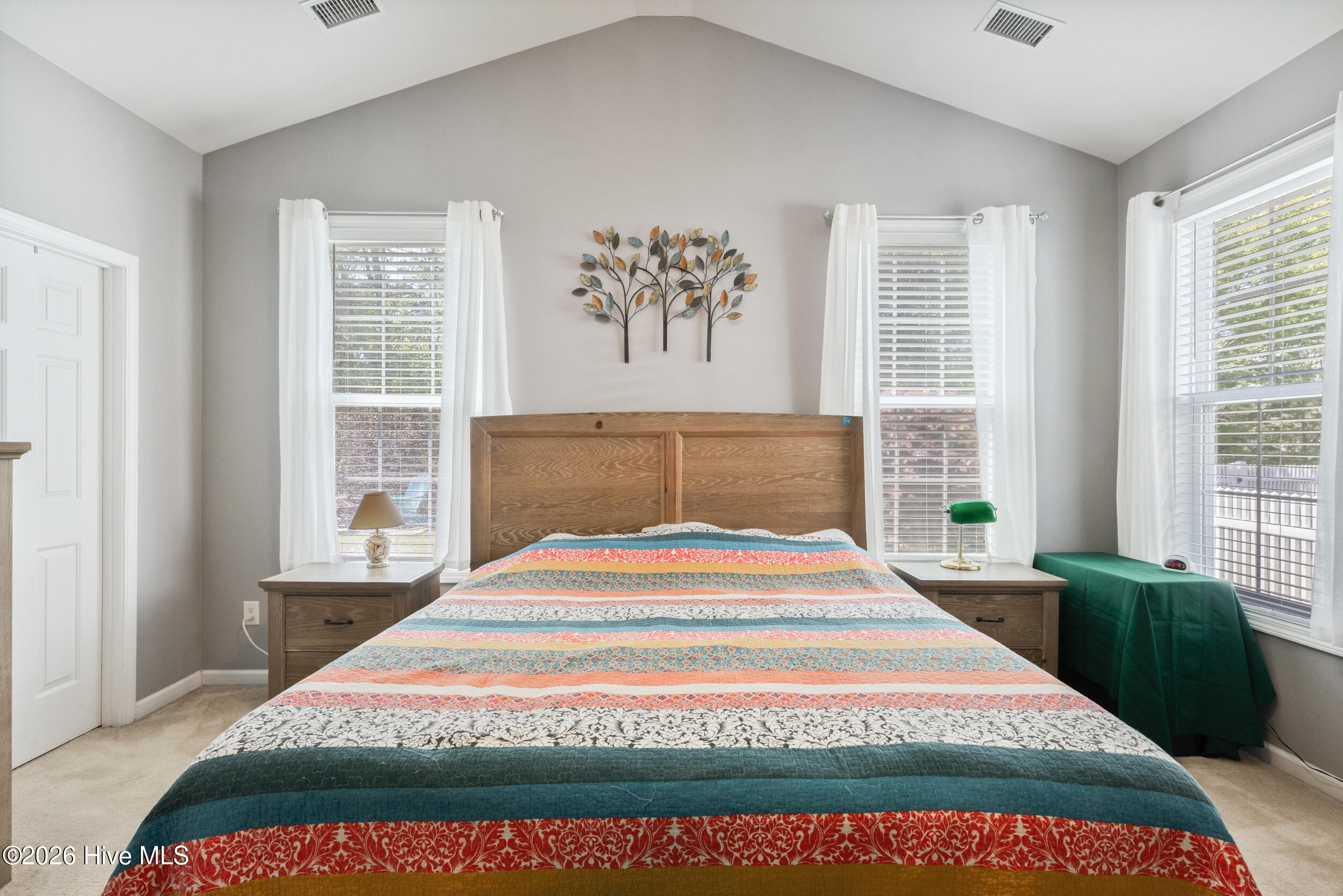 100565406 | Photo 27