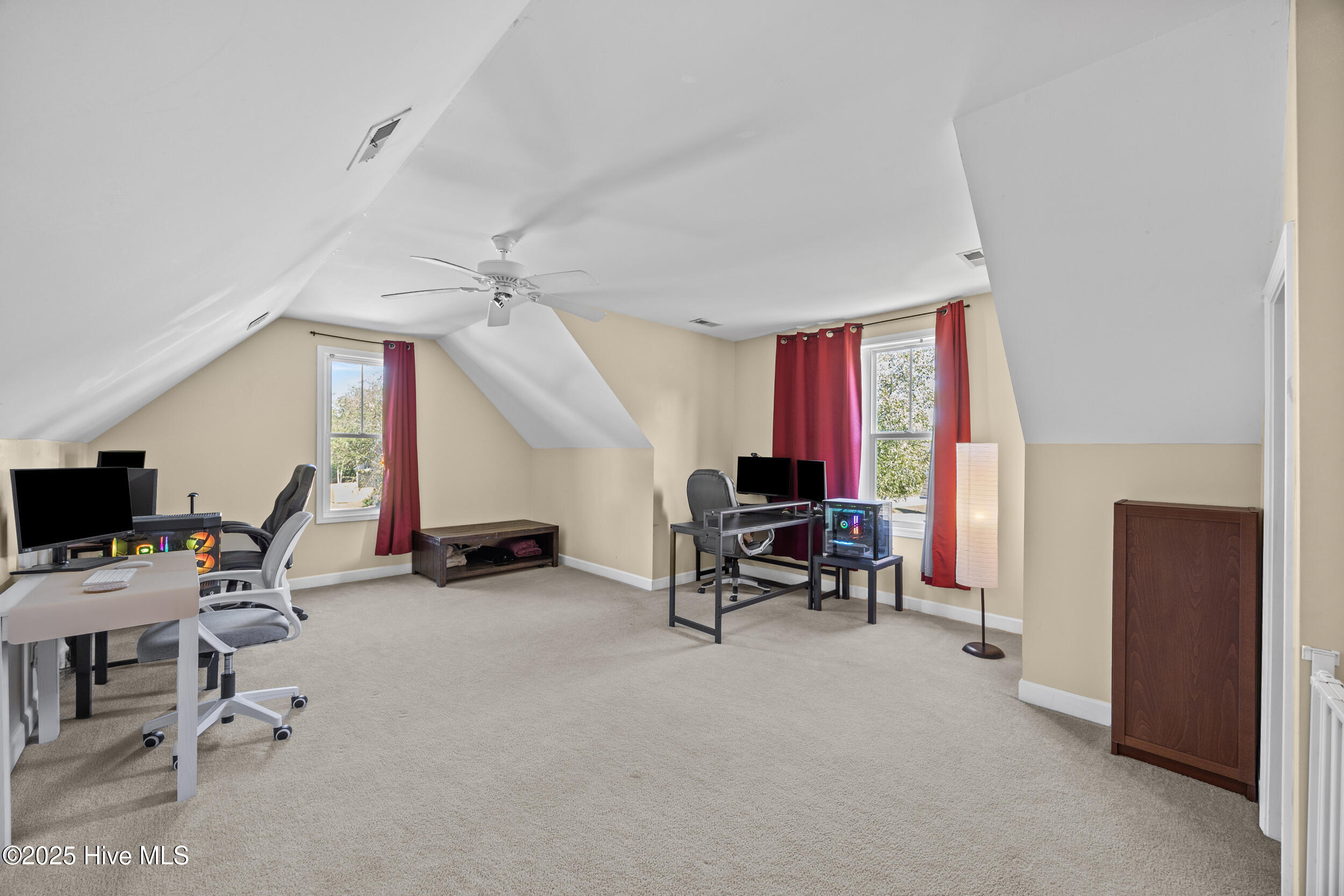 100535393 | Photo 37