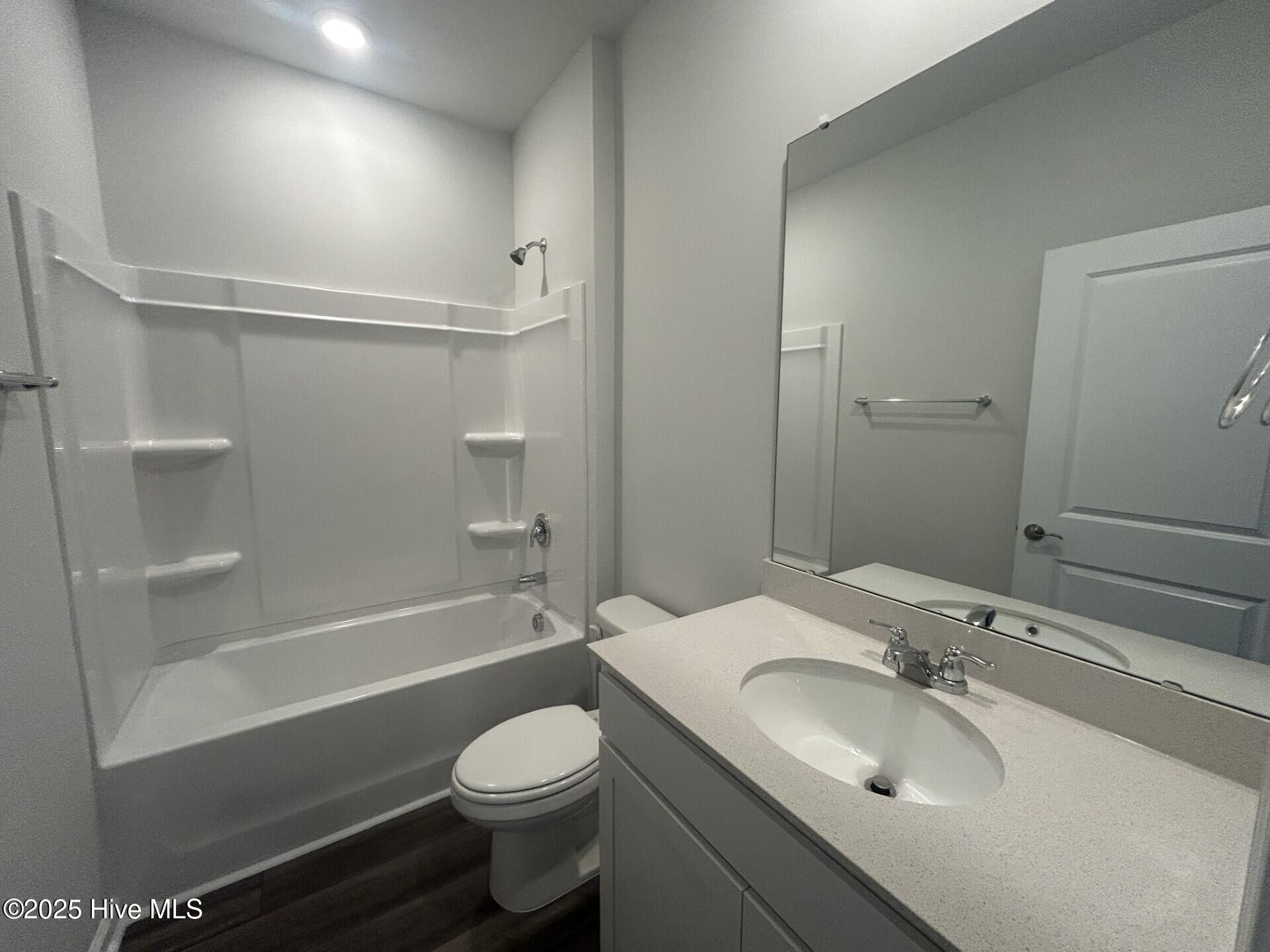 100535961 | Photo 15