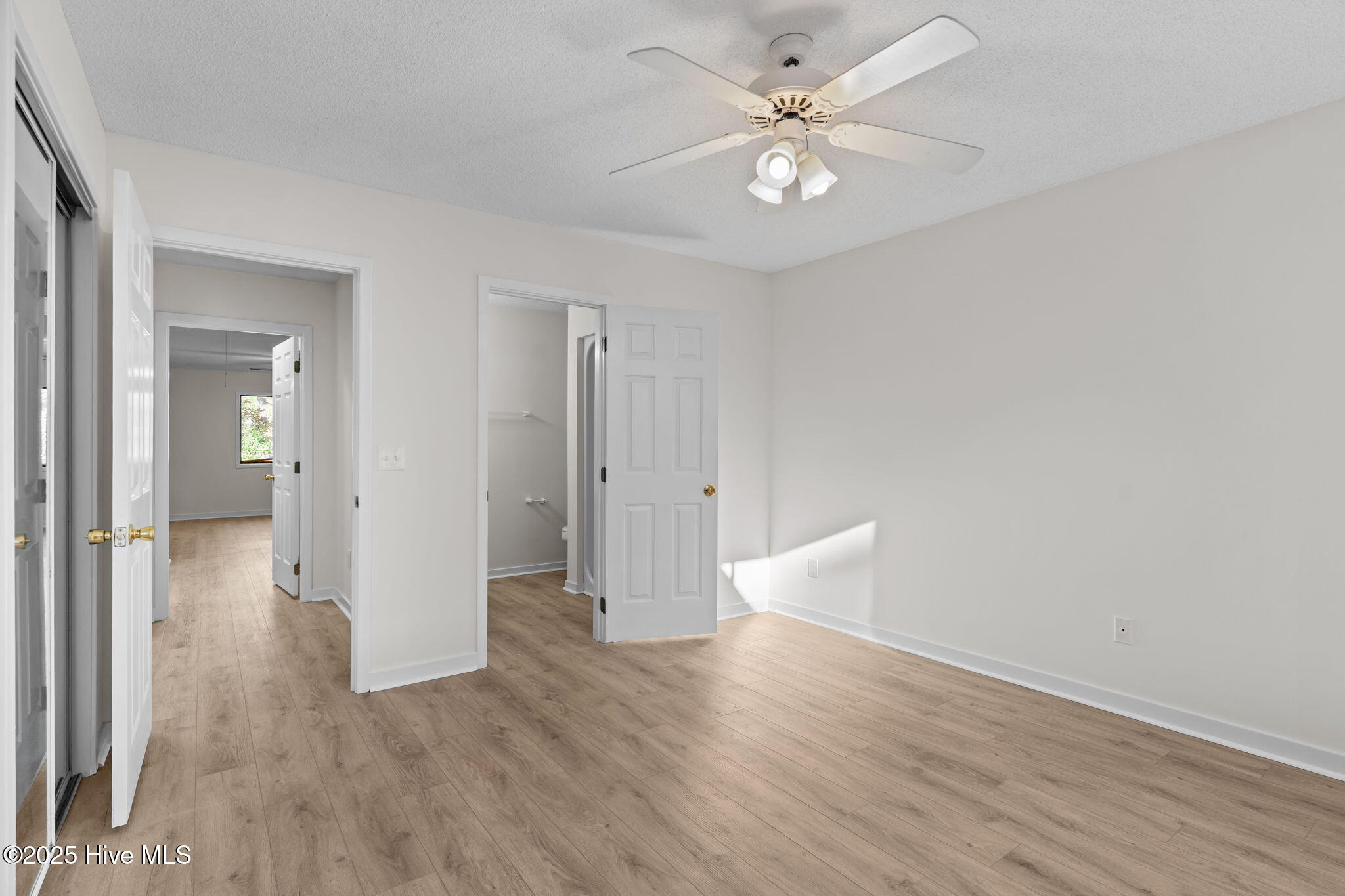 100537867 | Photo 22