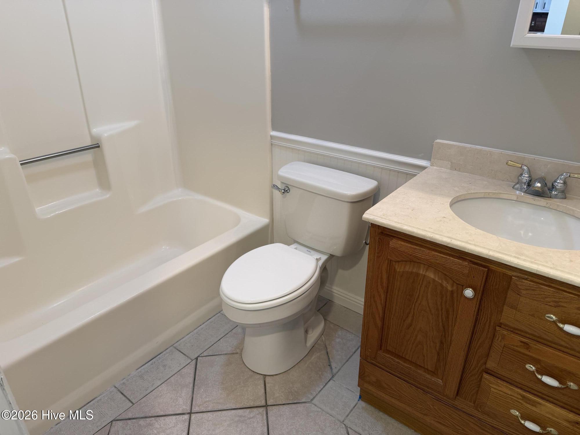 100568105 | Photo 16