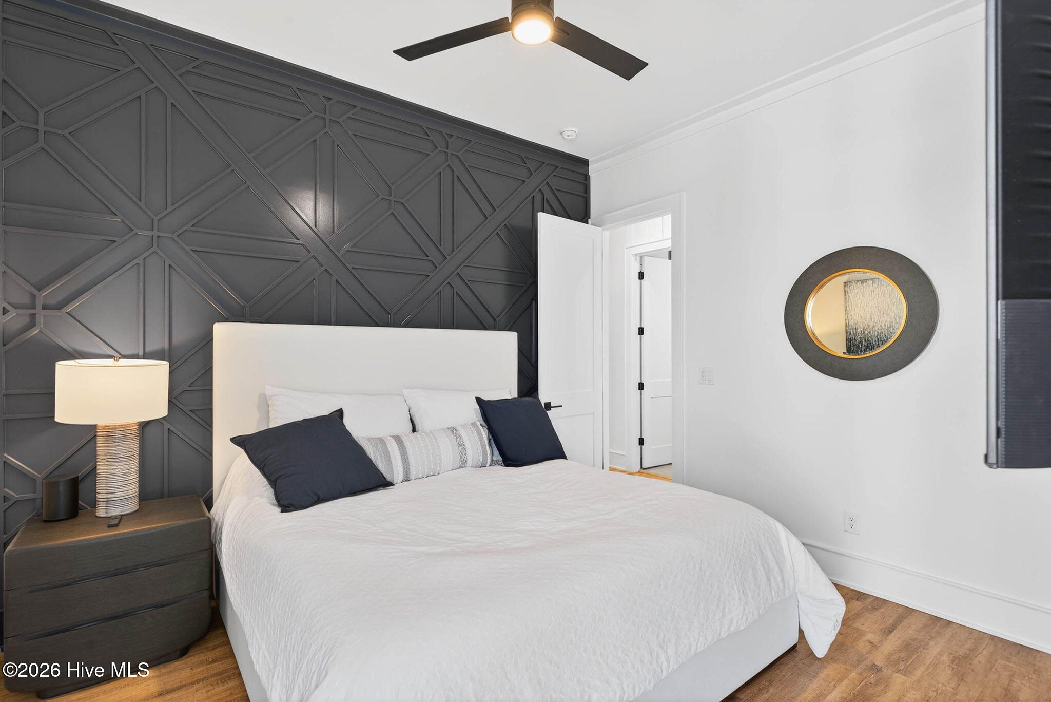 100565153 | Photo 44