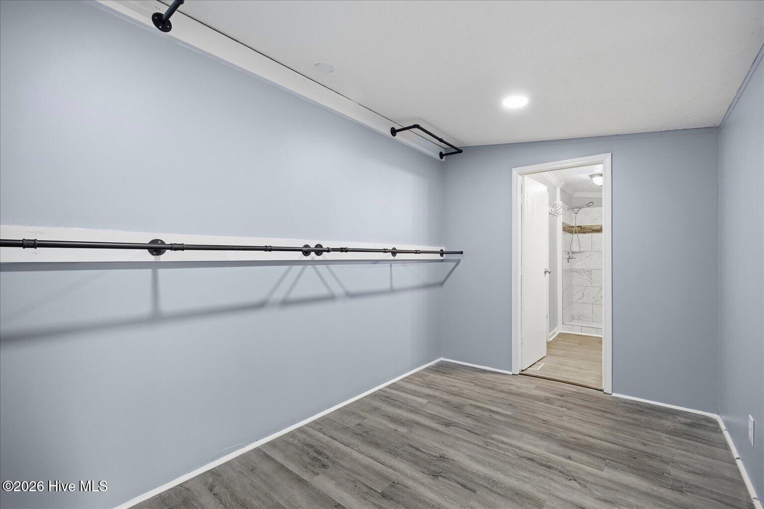 100565054 | Photo 43