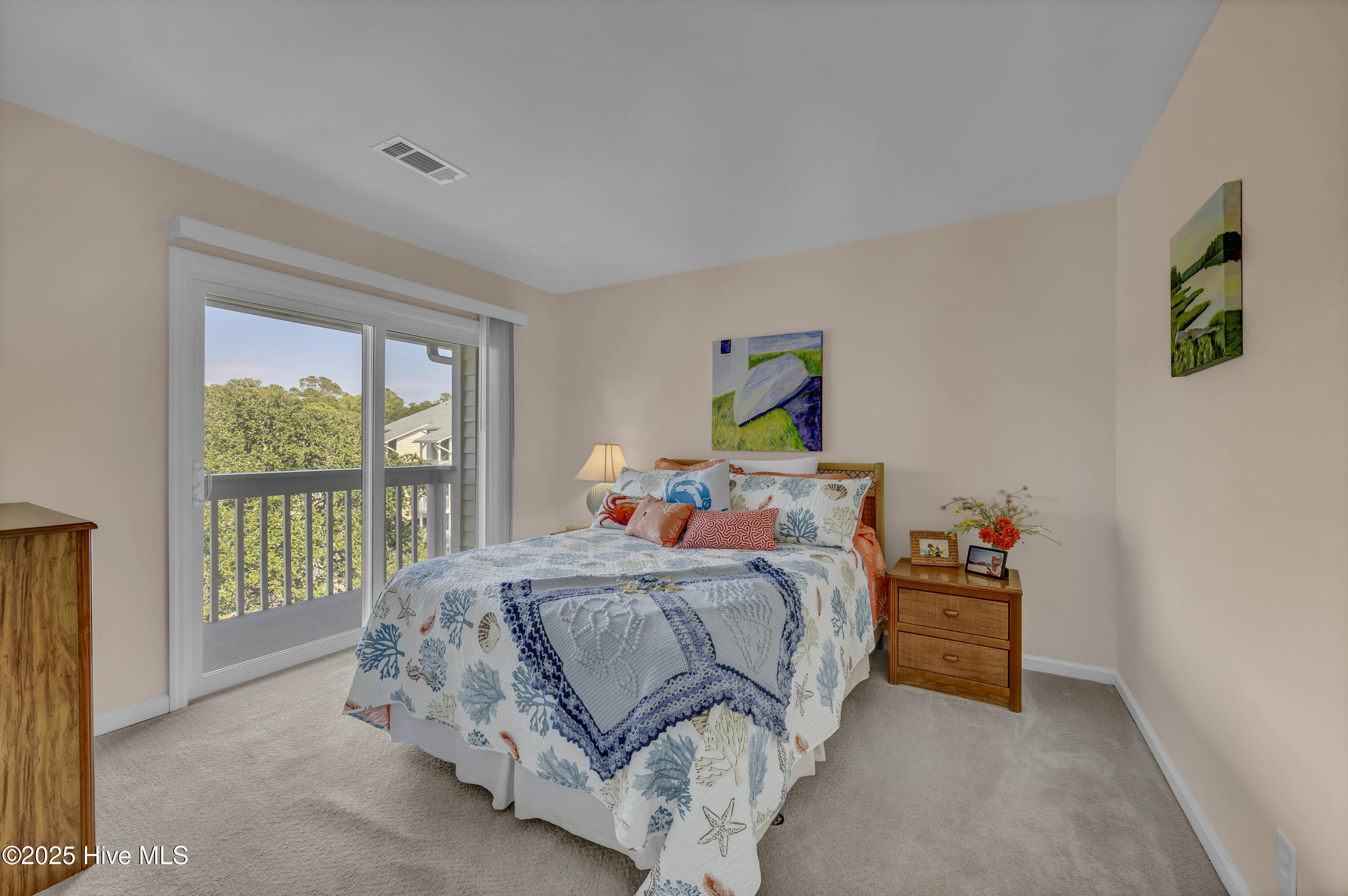 100533444 | Photo 16