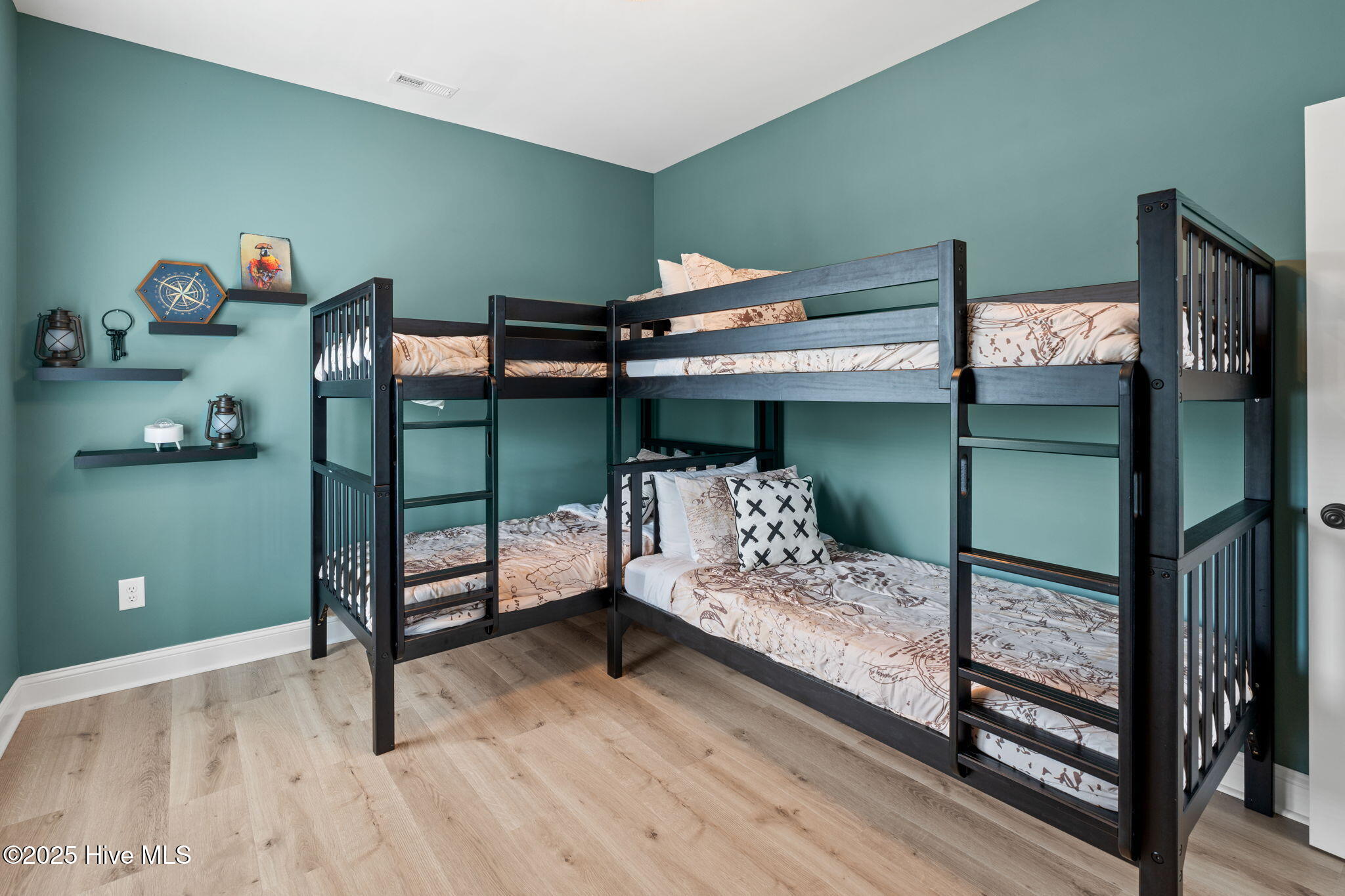 100548634 | Photo 37