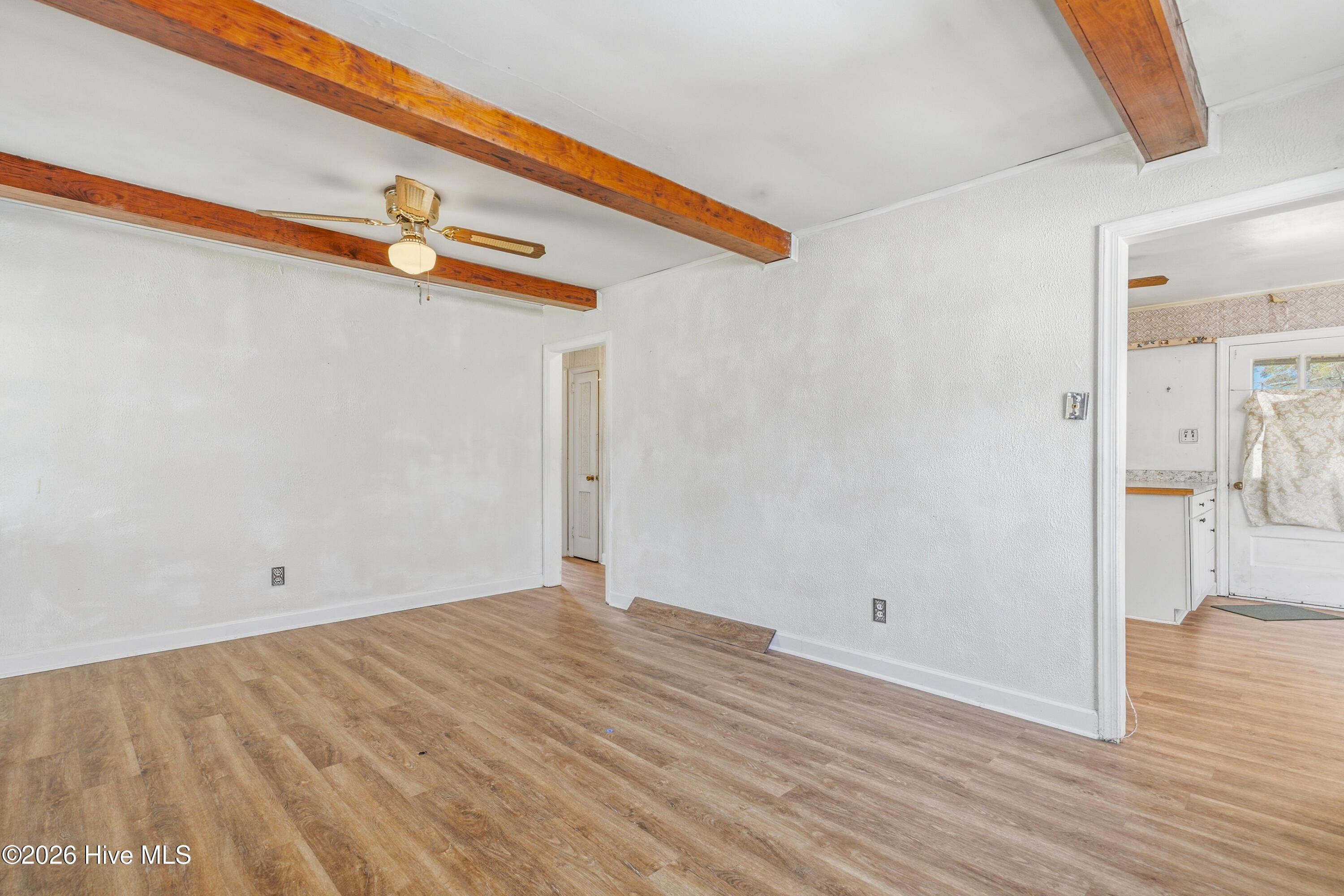 100559620 | Photo 11