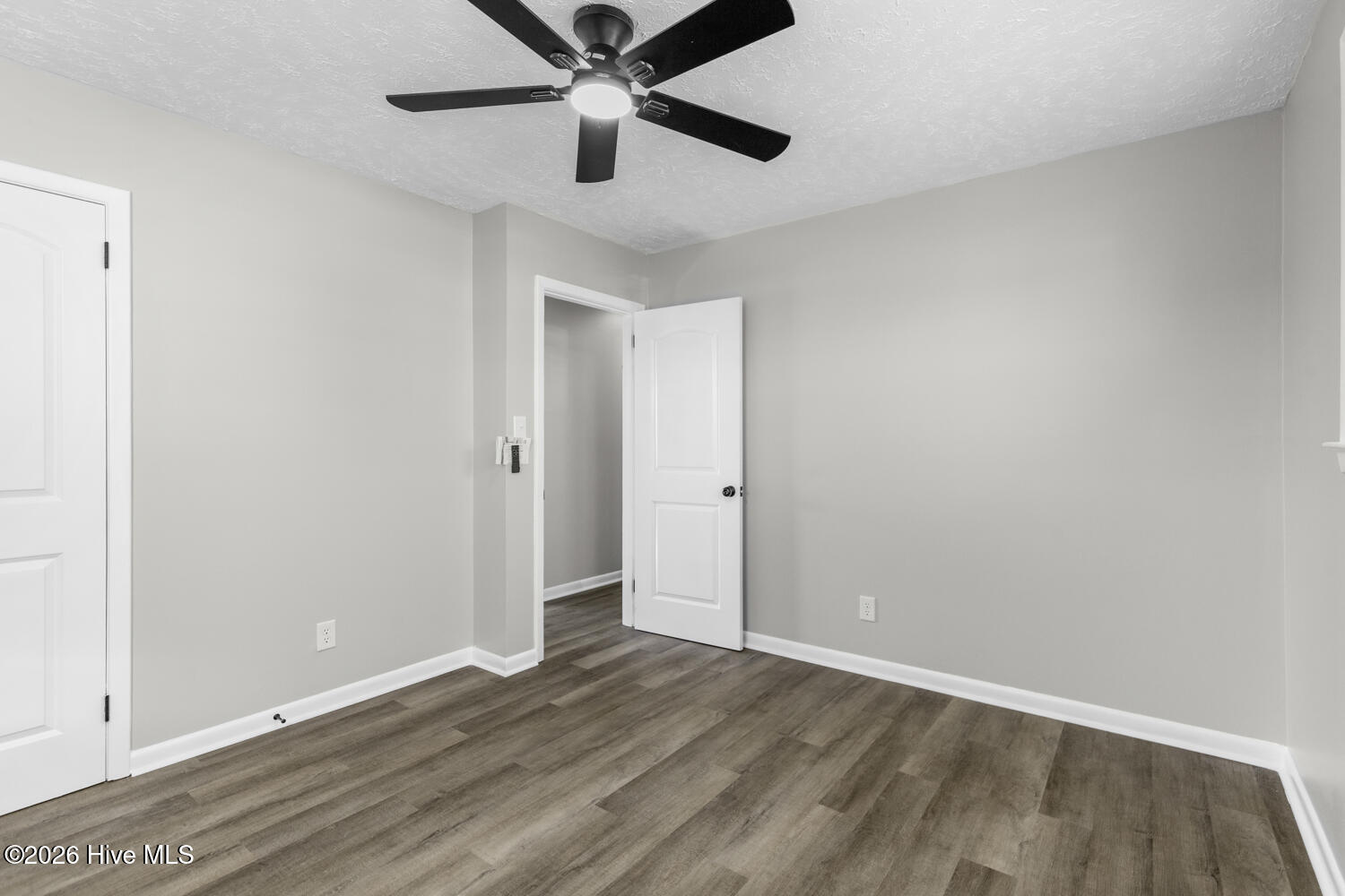 100560778 | Photo 30