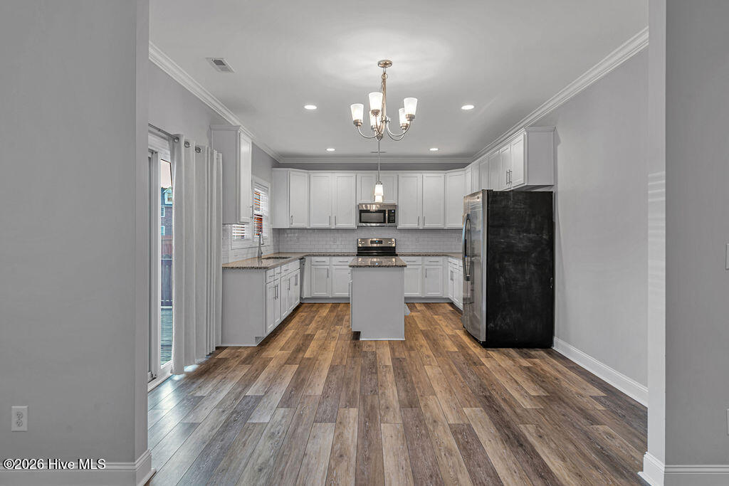 100548703 | Photo 11