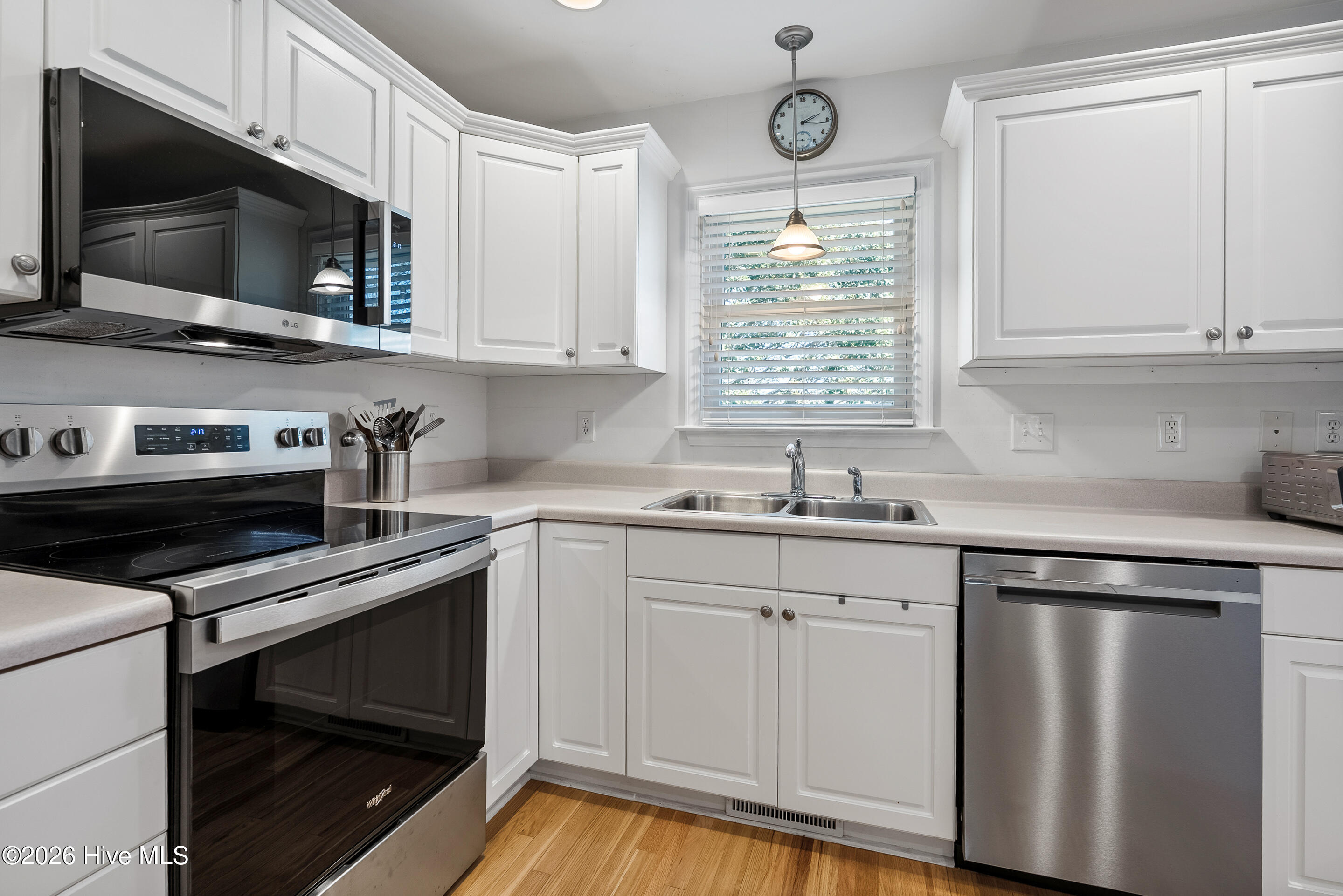 100559044 | Photo 20