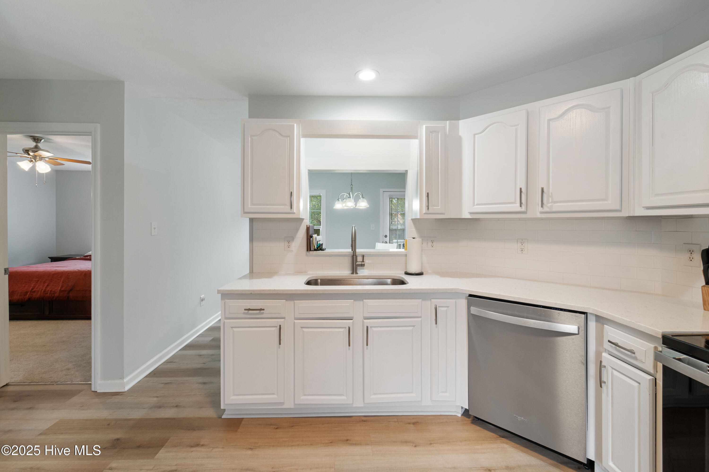 100530629 | Photo 11