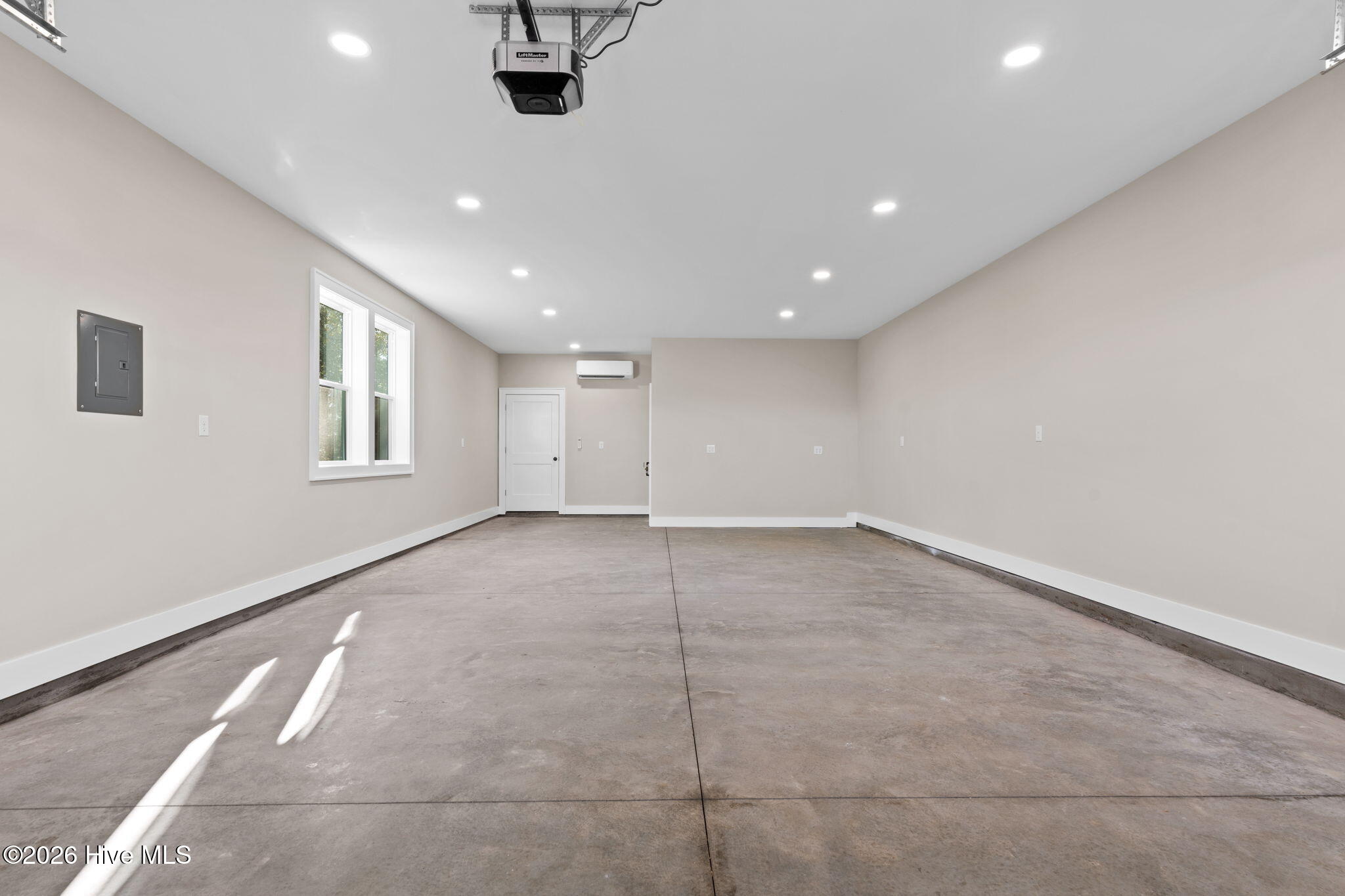 100553230 | Photo 22