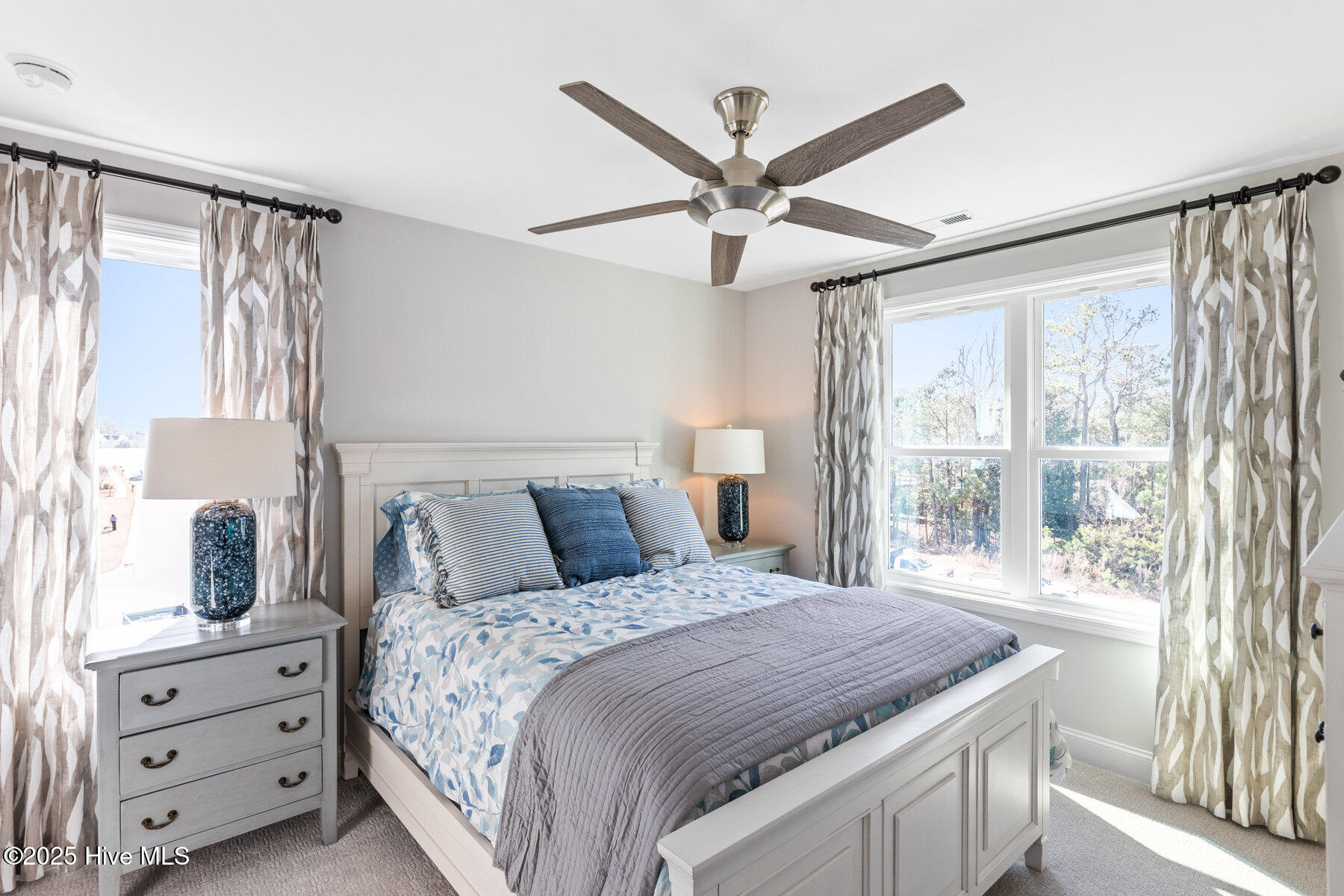 100534018 | Photo 41