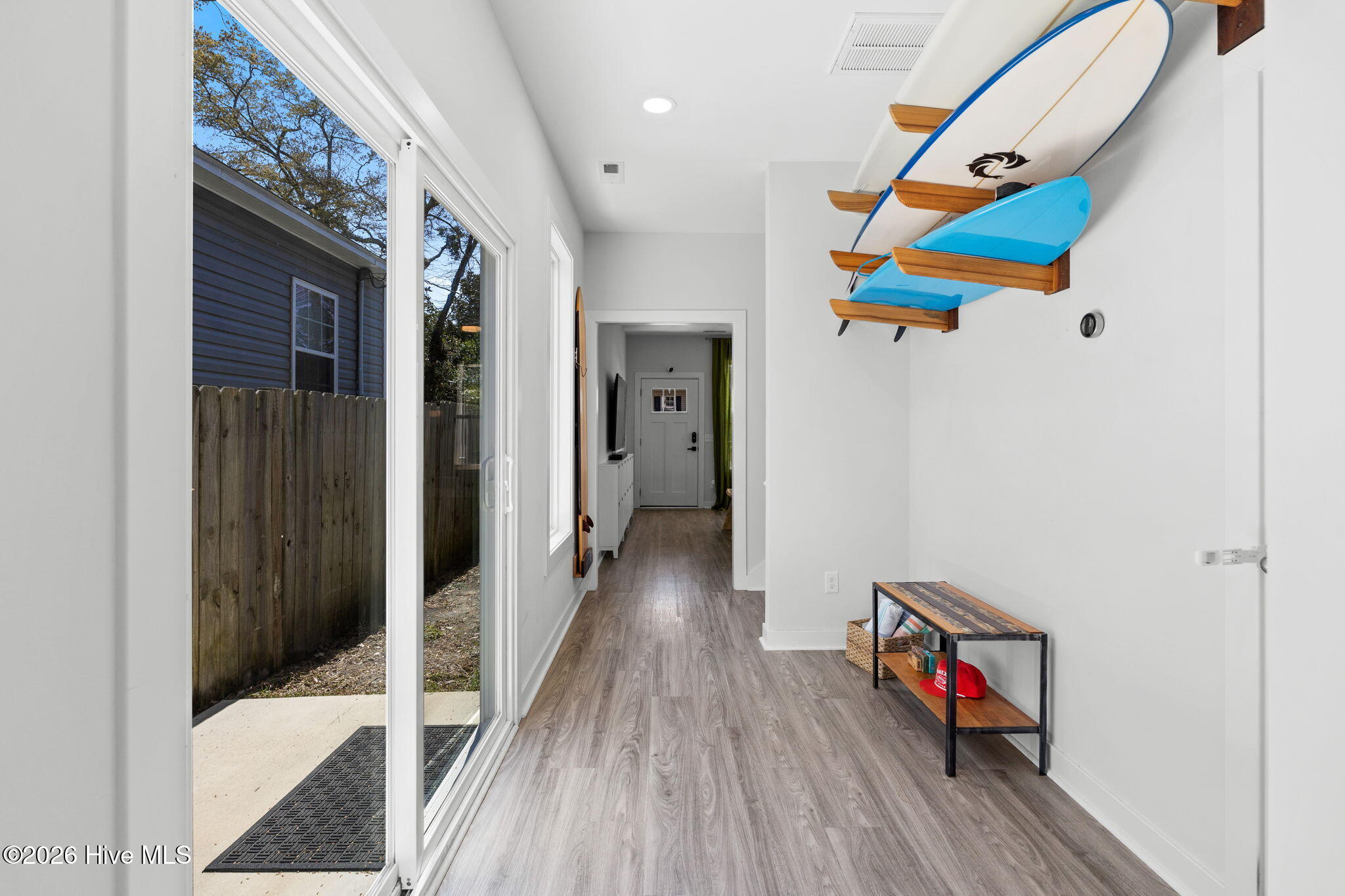 100562571 | Photo 16