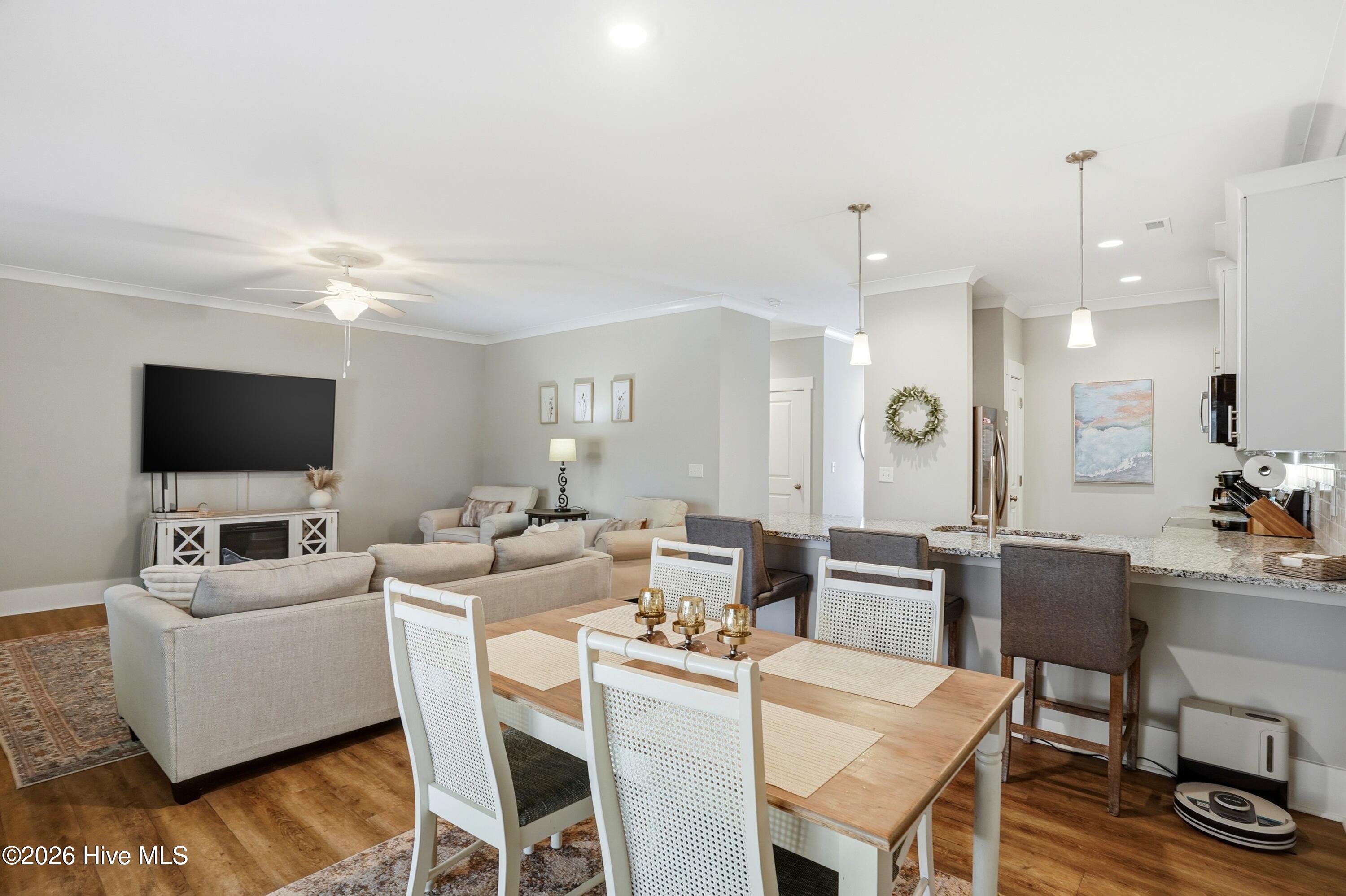 100555182 | Photo 14