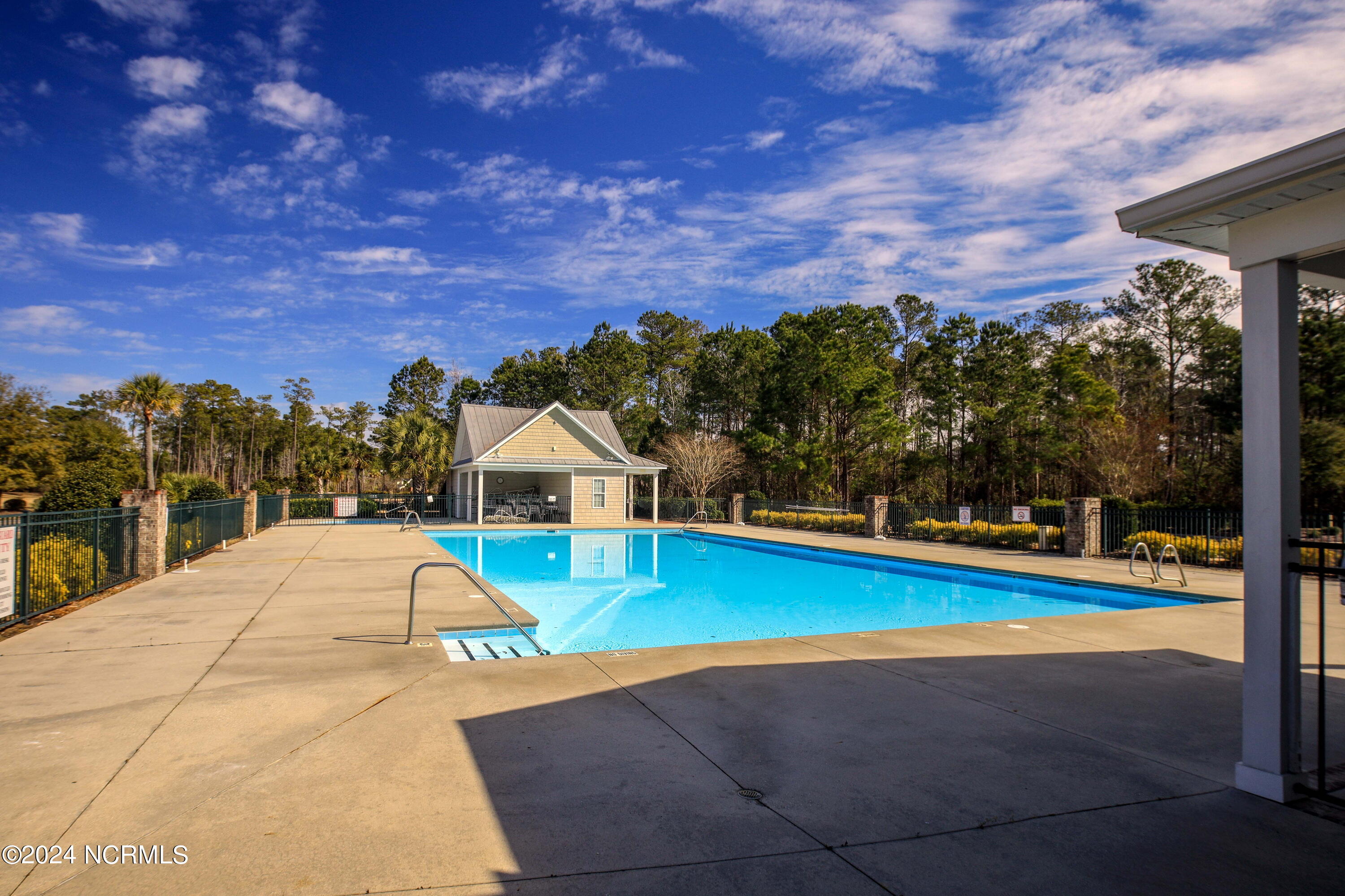 100564968 | Photo 56