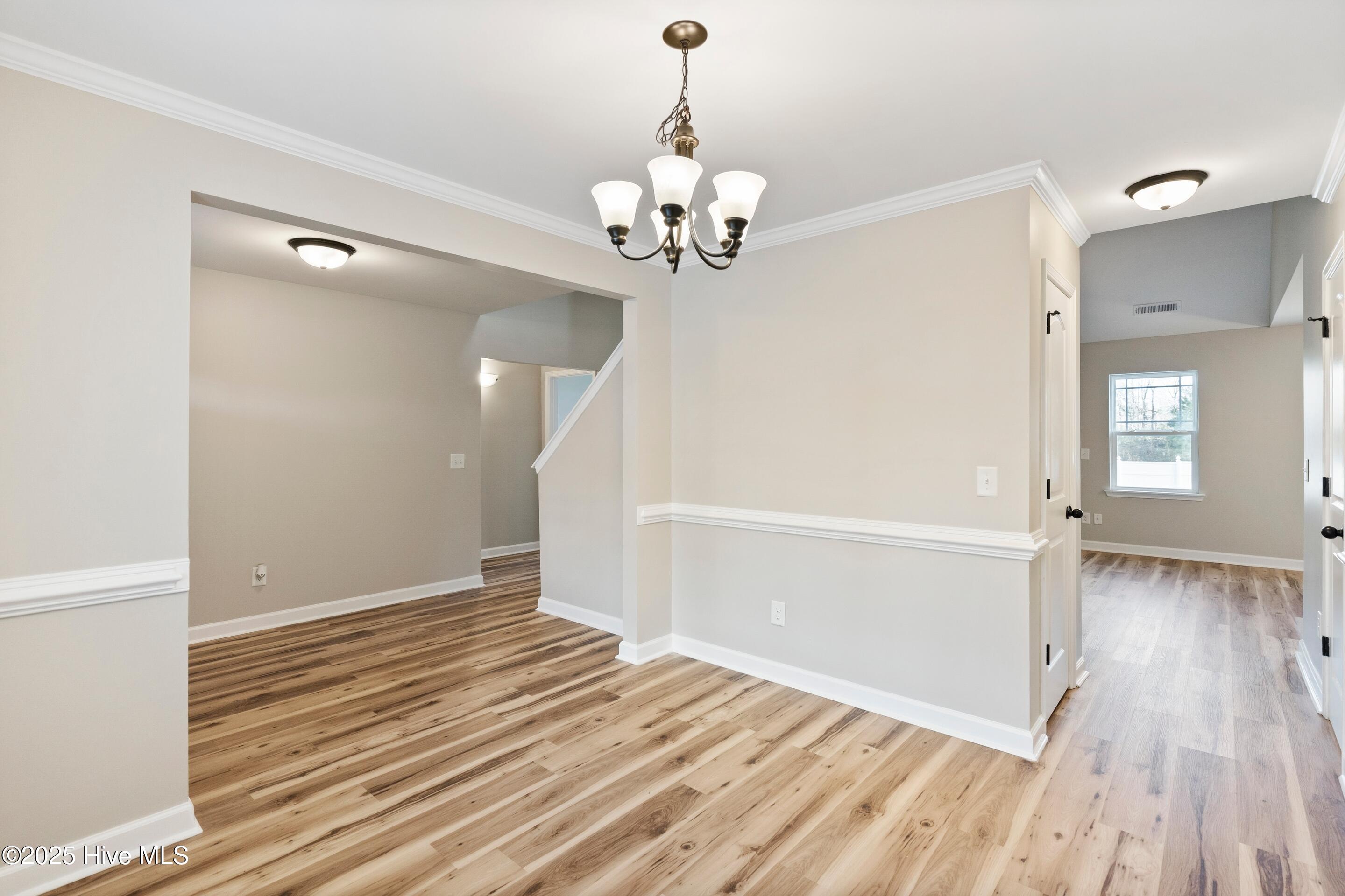 100545716 | Photo 11