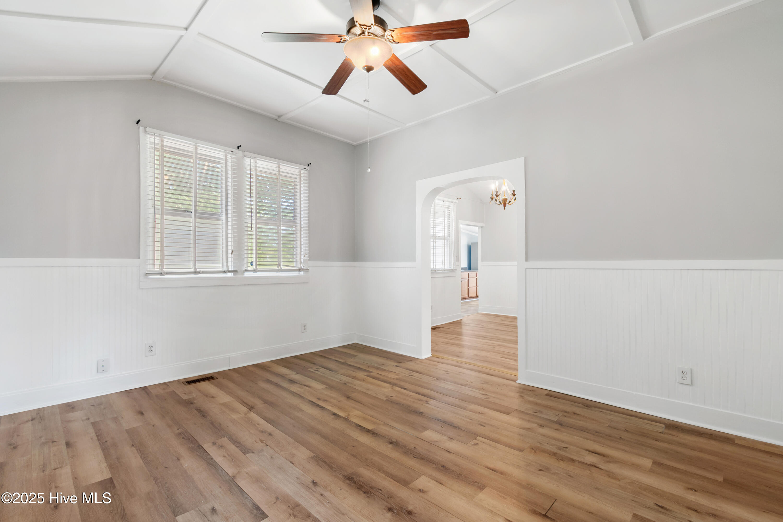 100551187 | Photo 16