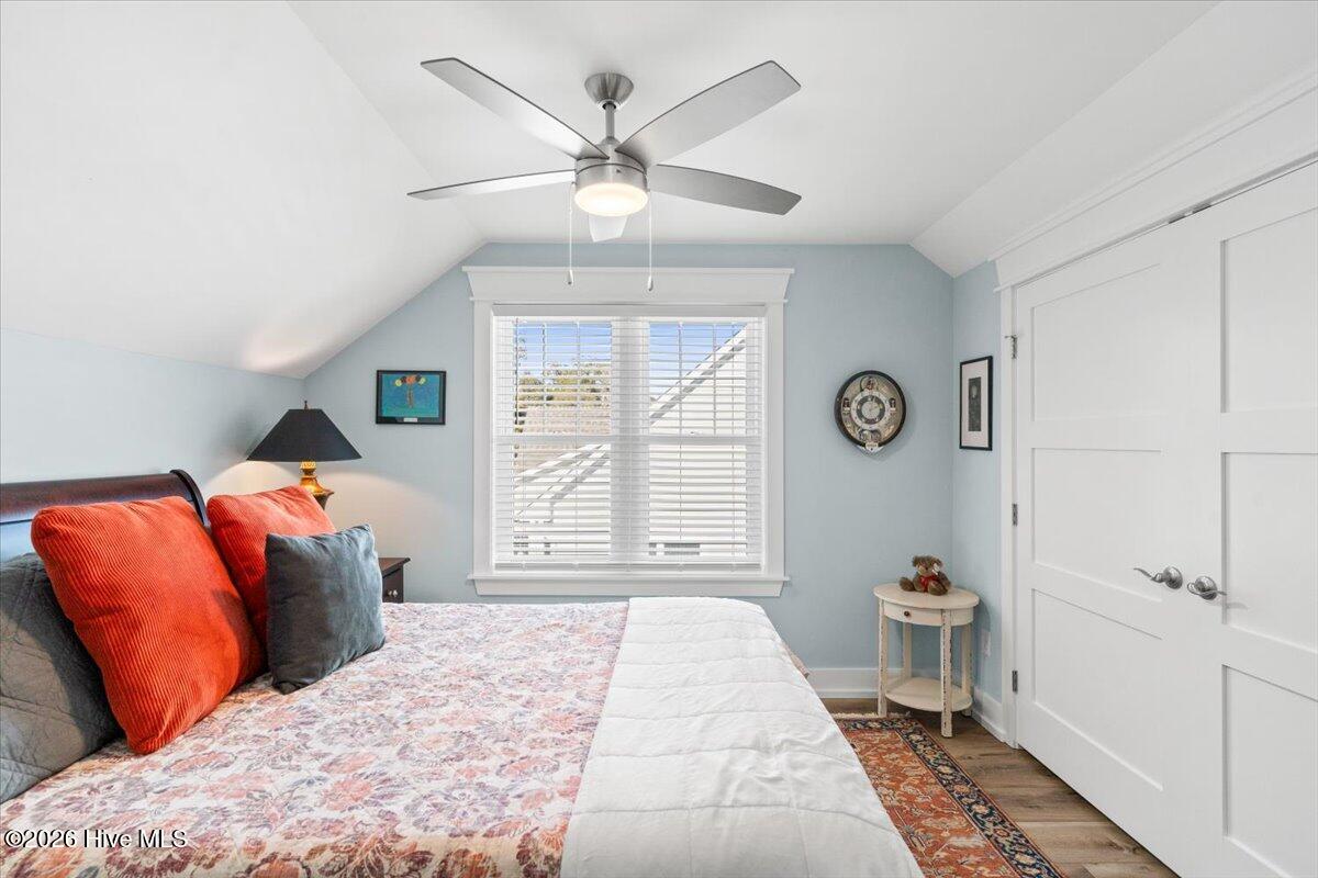 100547880 | Photo 36