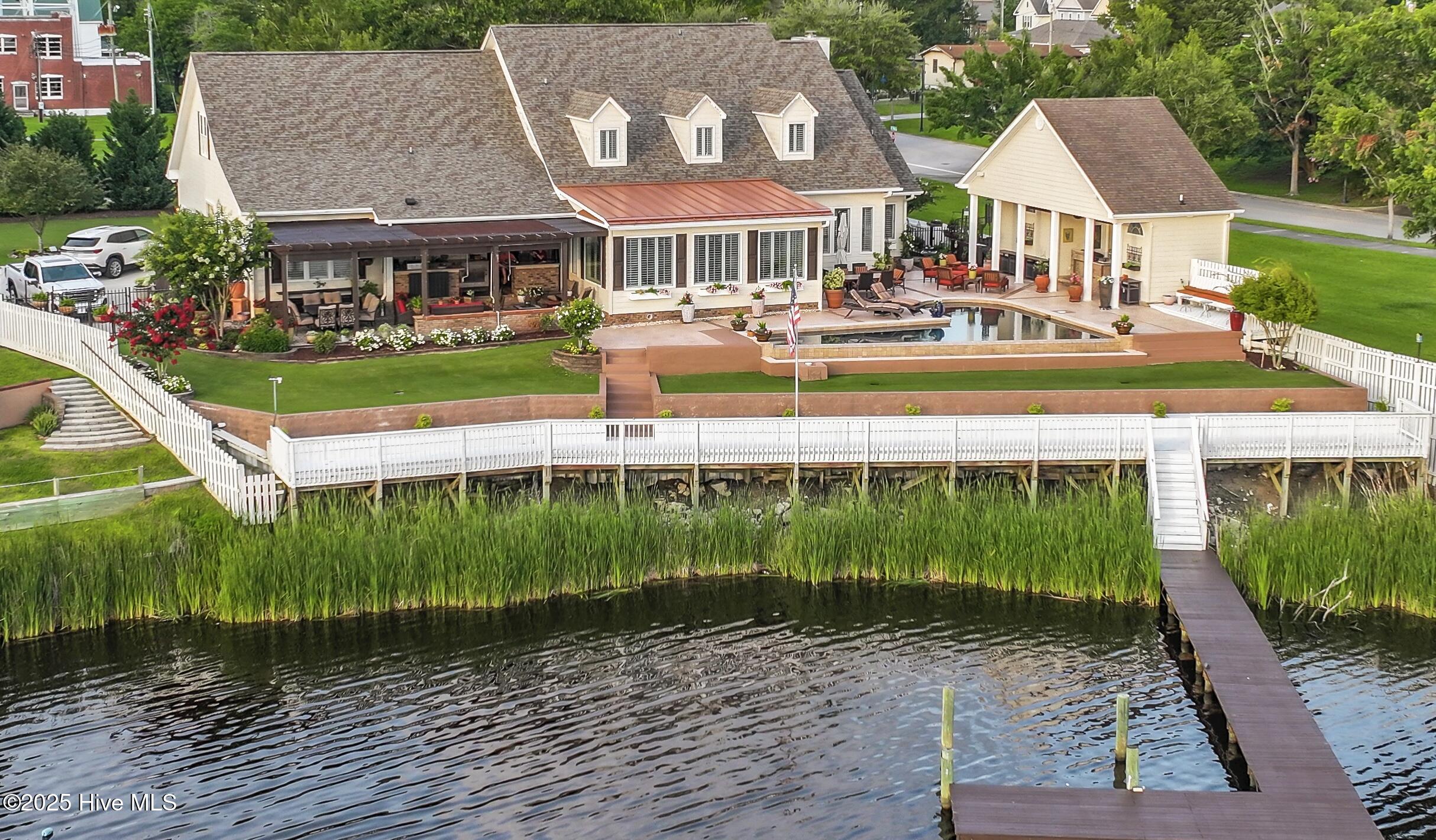 100515842 | Photo 26