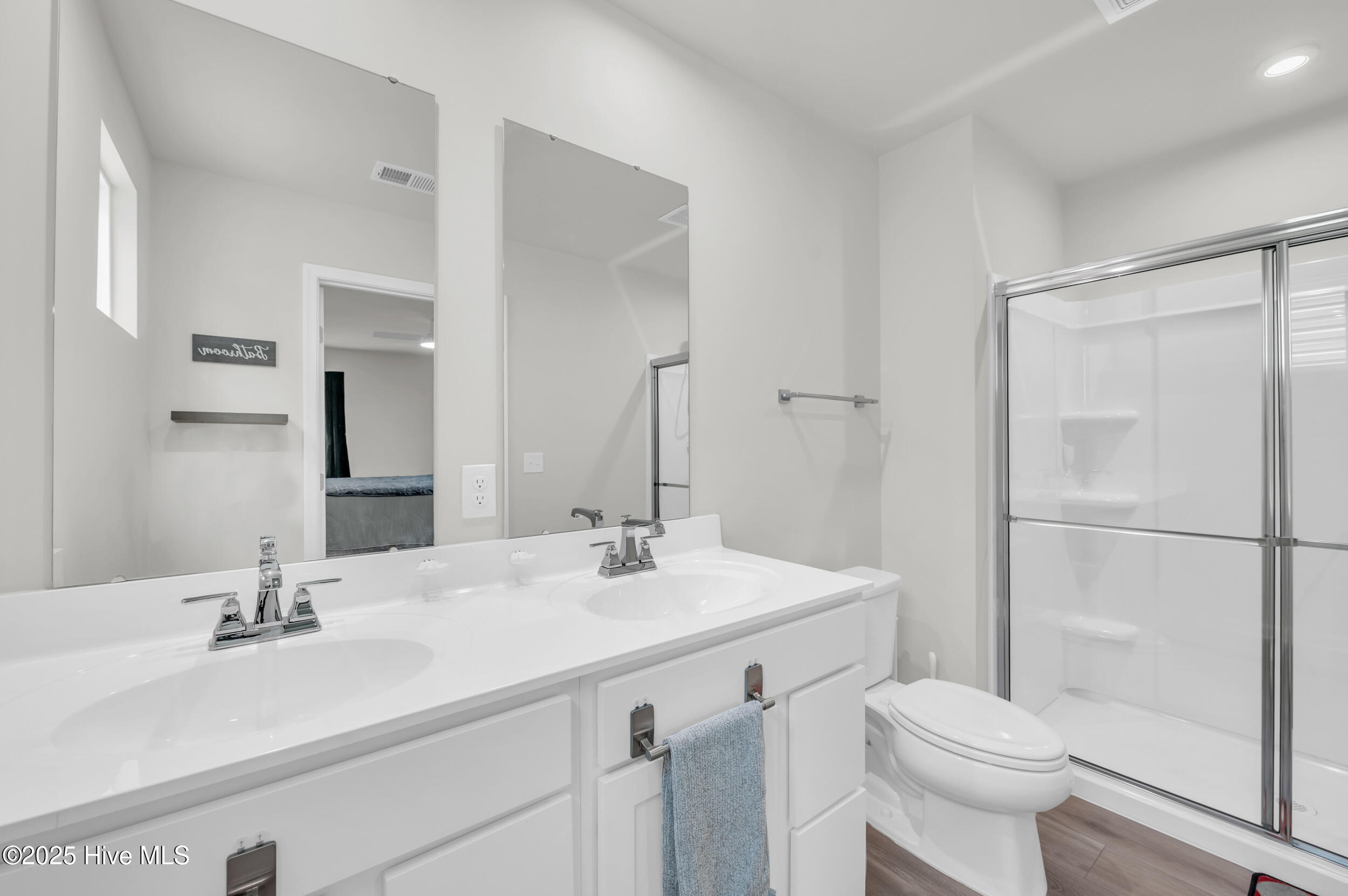 100570488 | Photo 17