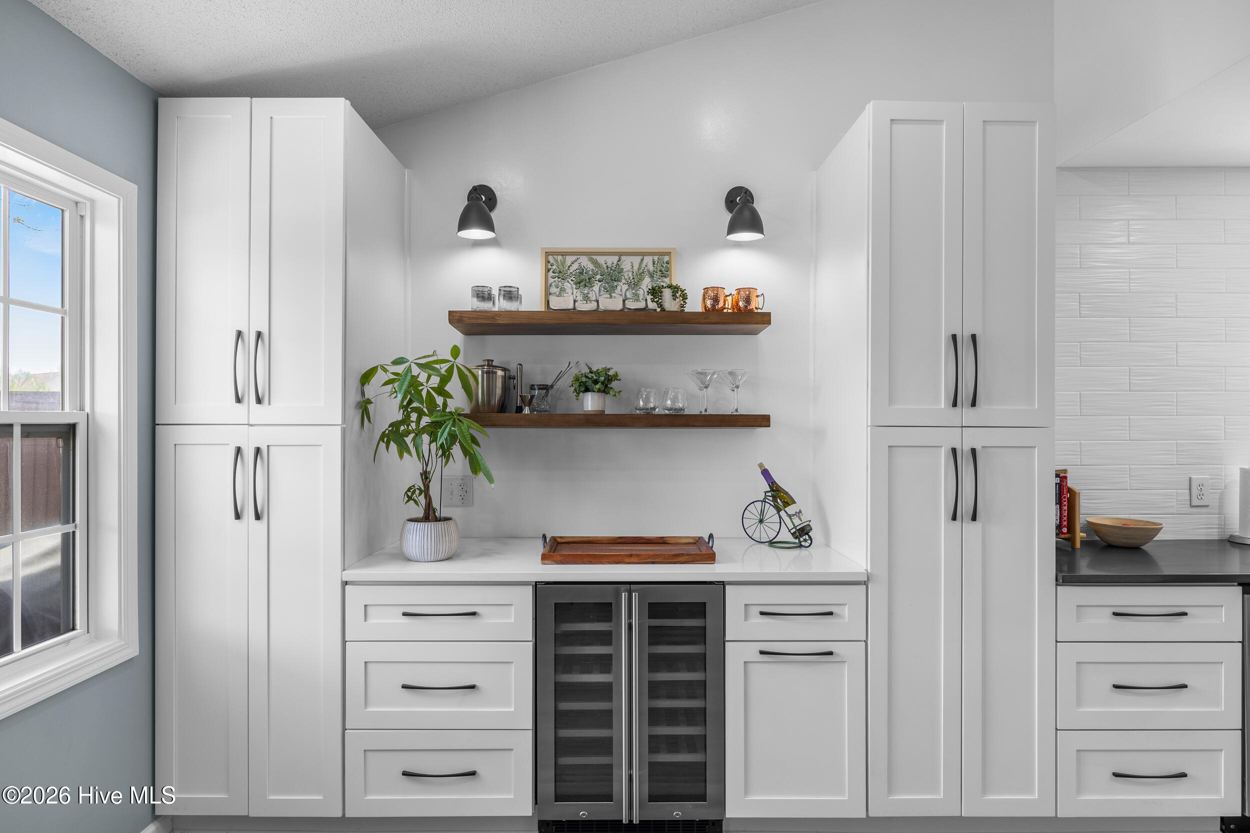 100562673 | Photo 15