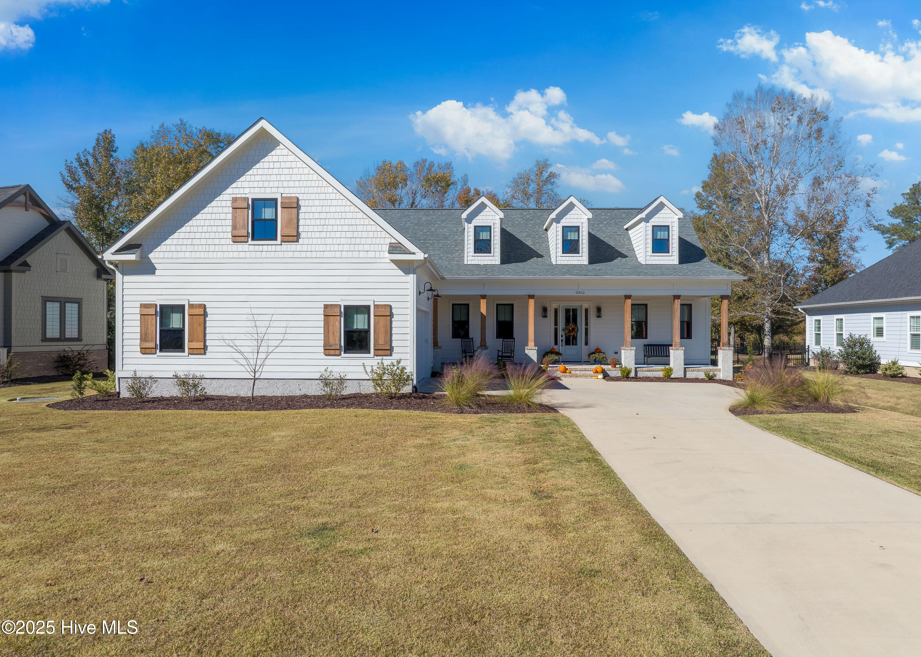 100539739 | Photo 63