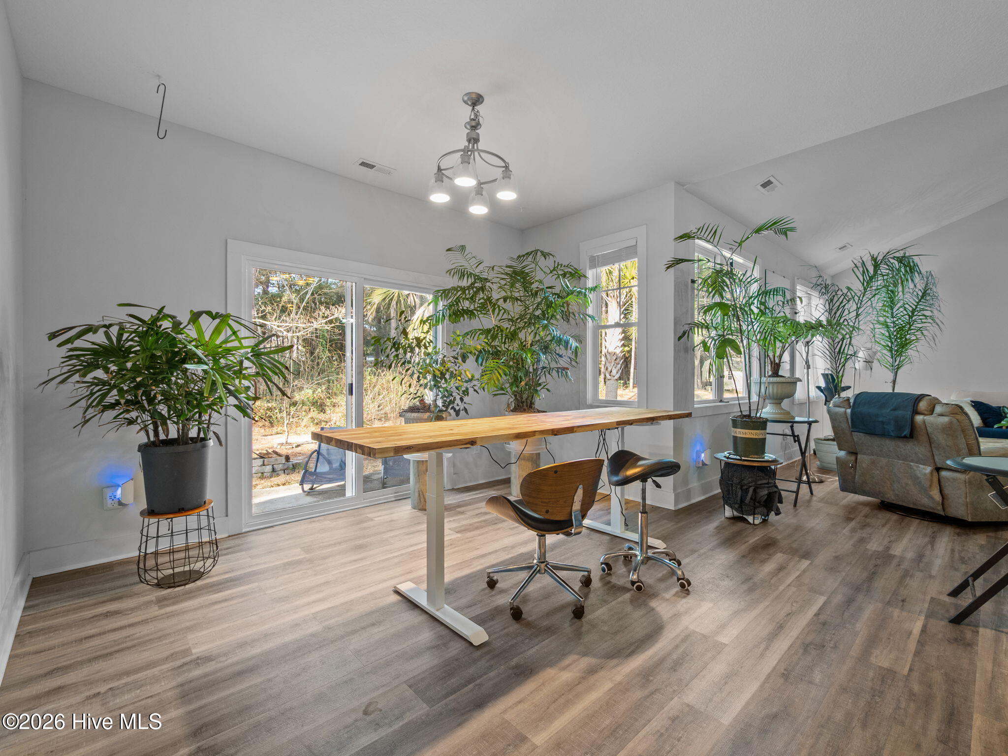 100547615 | Photo 15