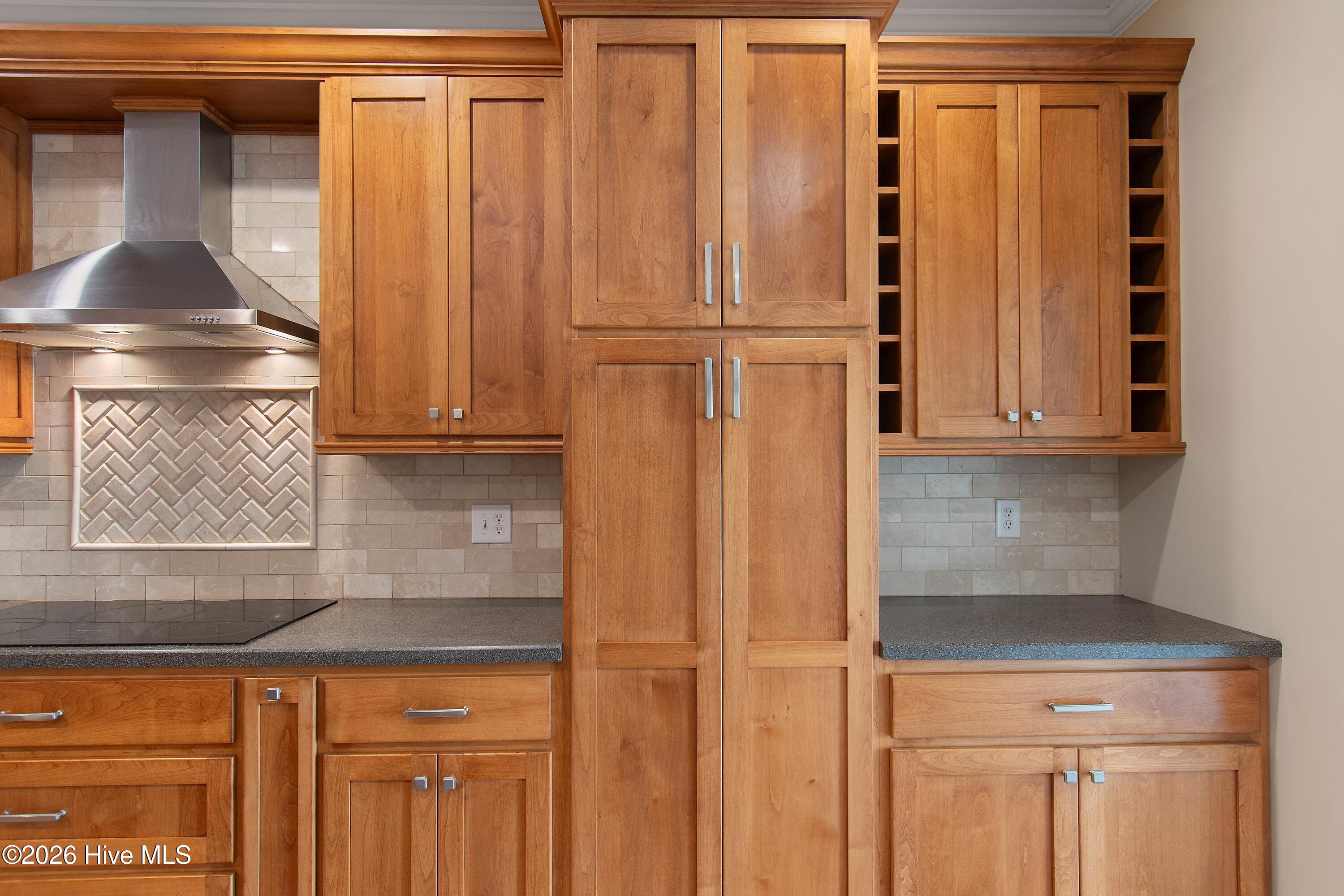 100562545 | Photo 14