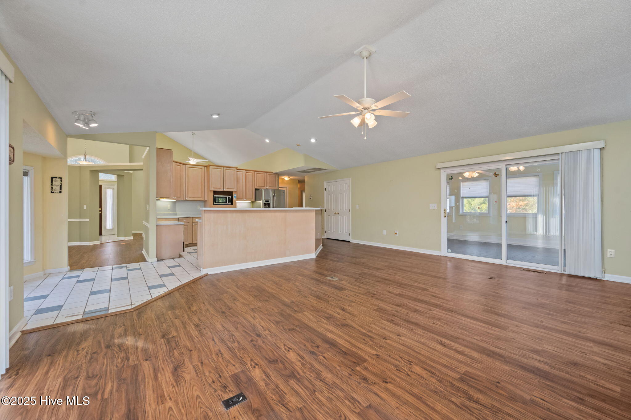 100542327 | Photo 20